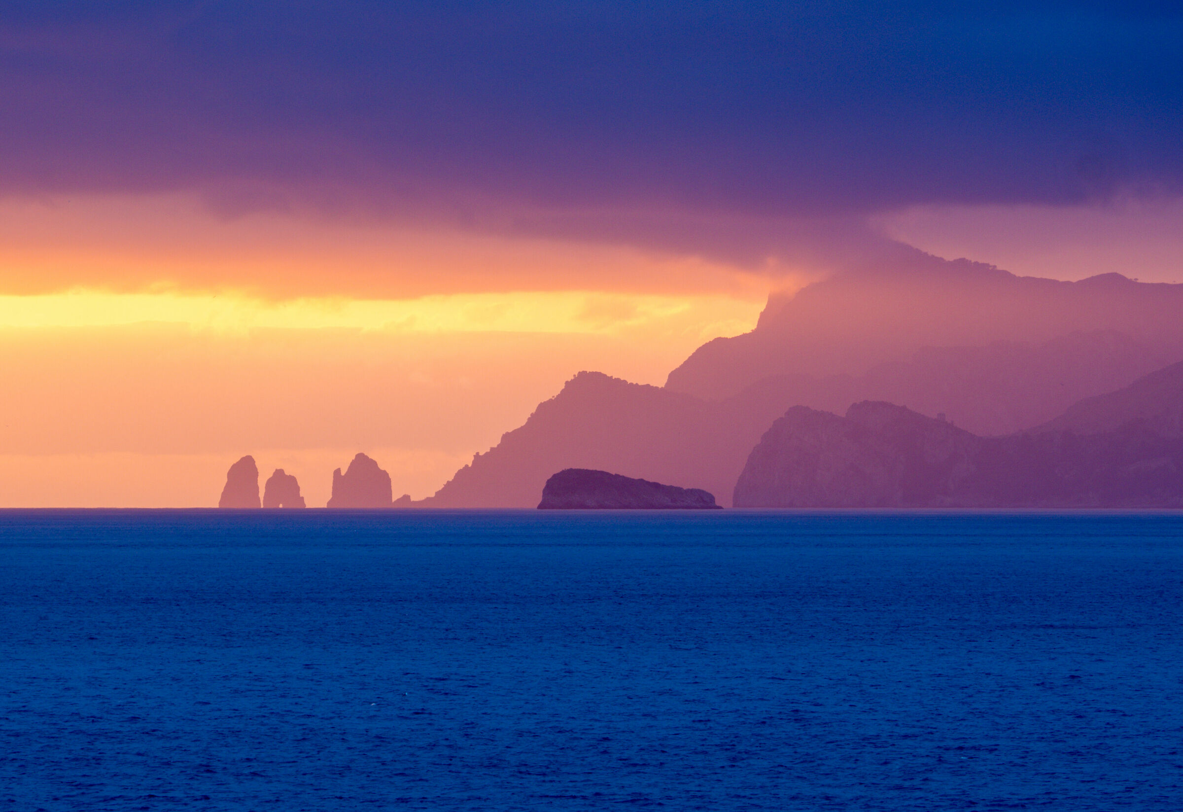 Tramonto sui faraglioni.