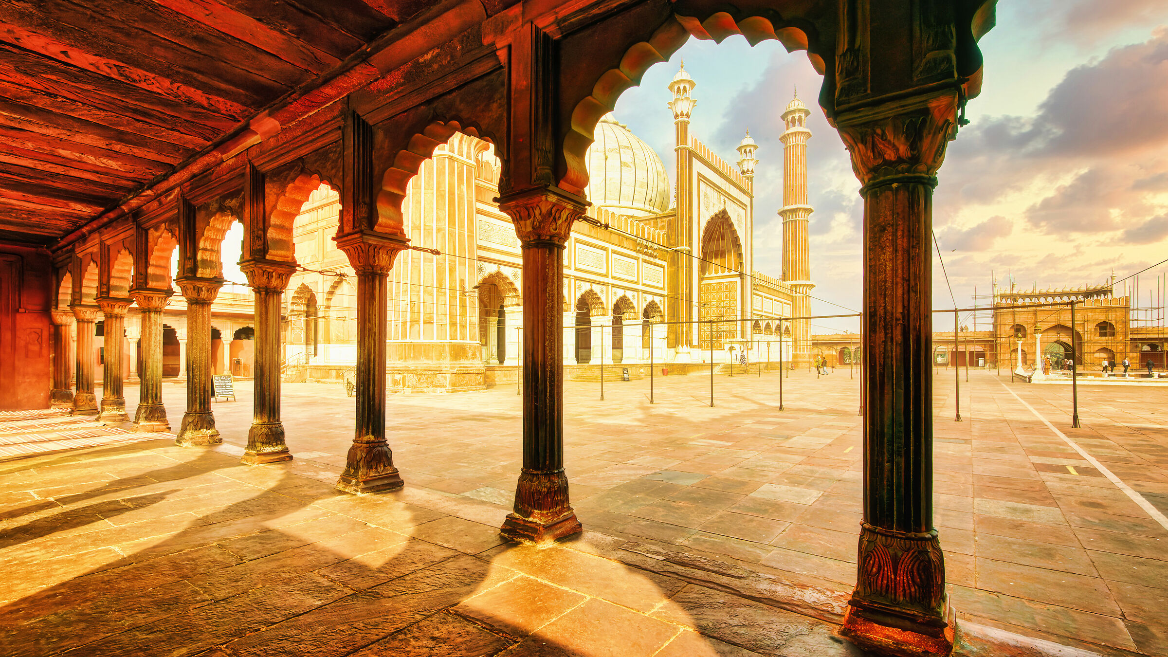 2578 - Light in Jama Masijd