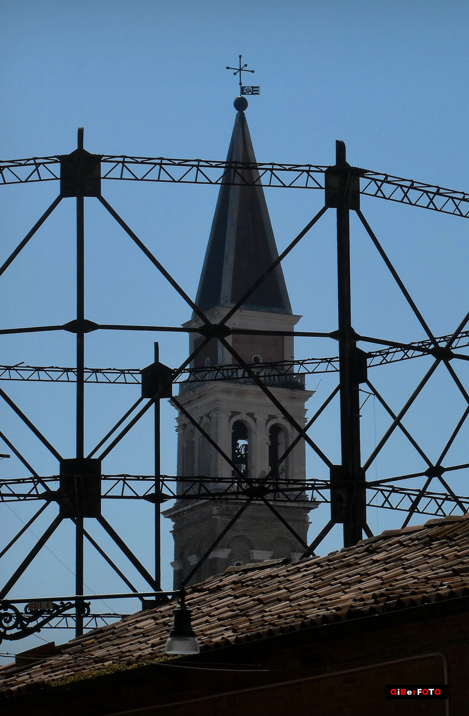 Il Campanile "prigioniero"