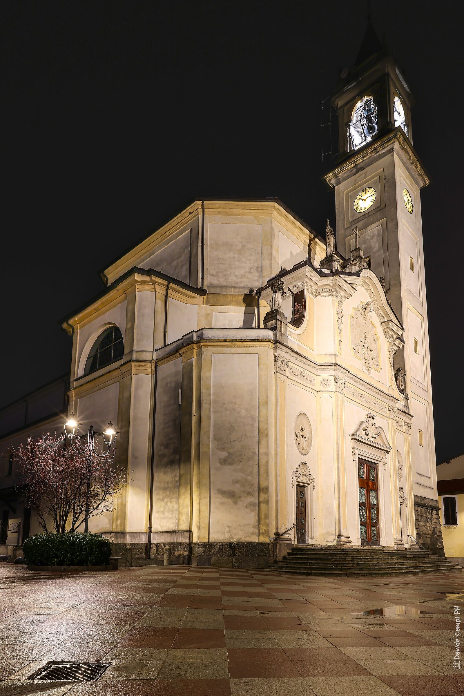 The church of the Borgo during the rain