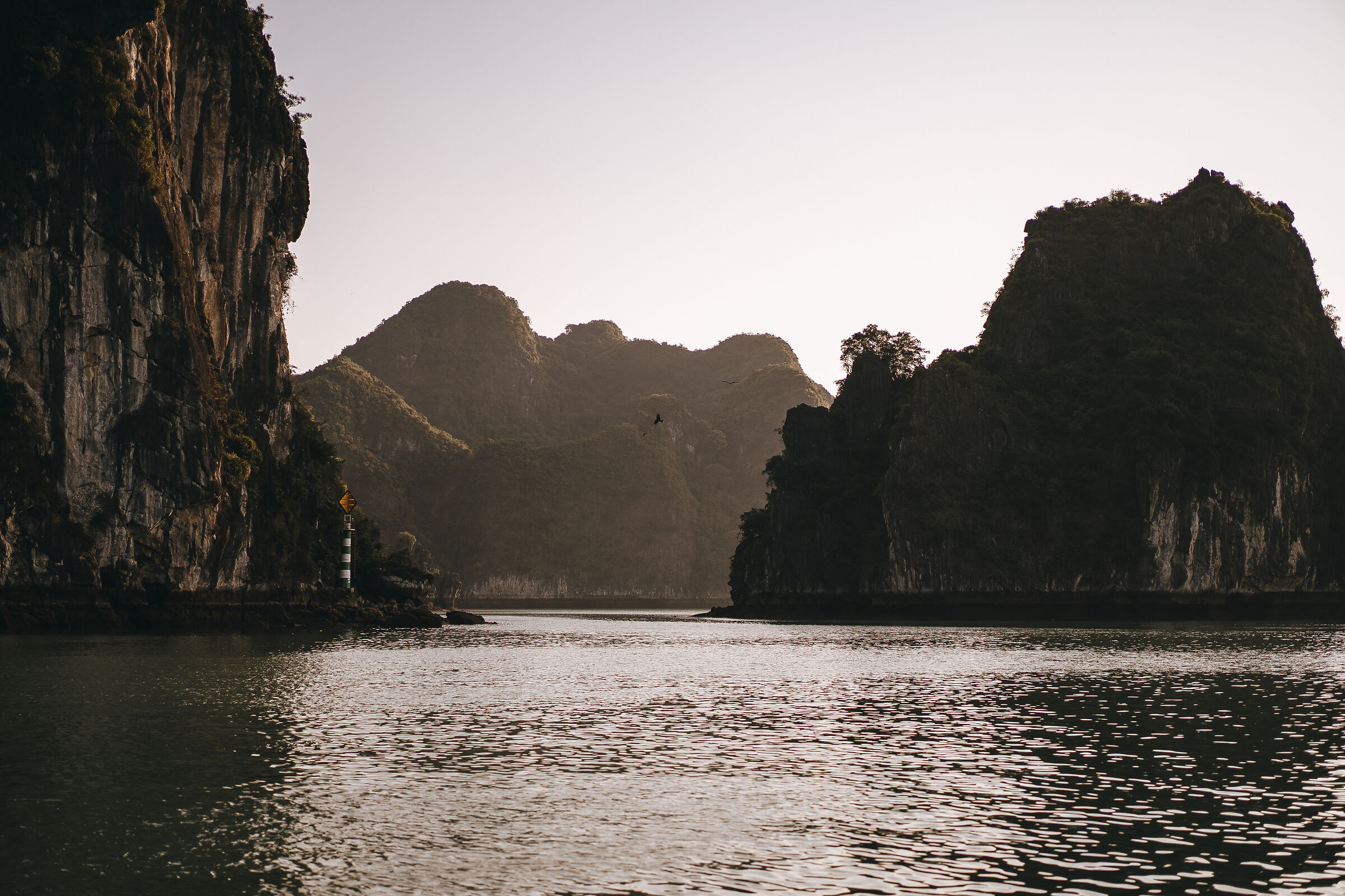 aquila su ha long bay