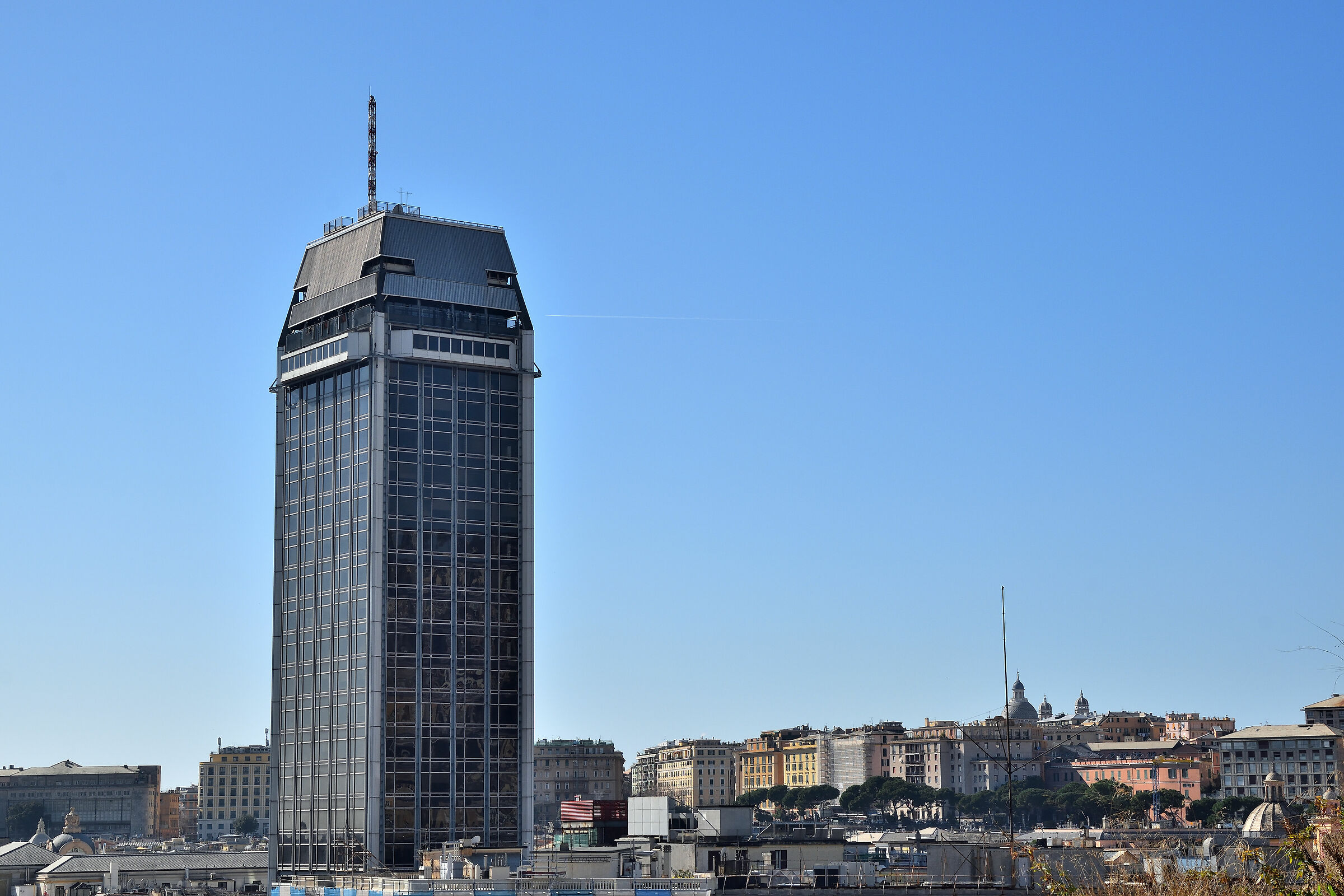 Confindustria skyscraper (Genoa Brignole)