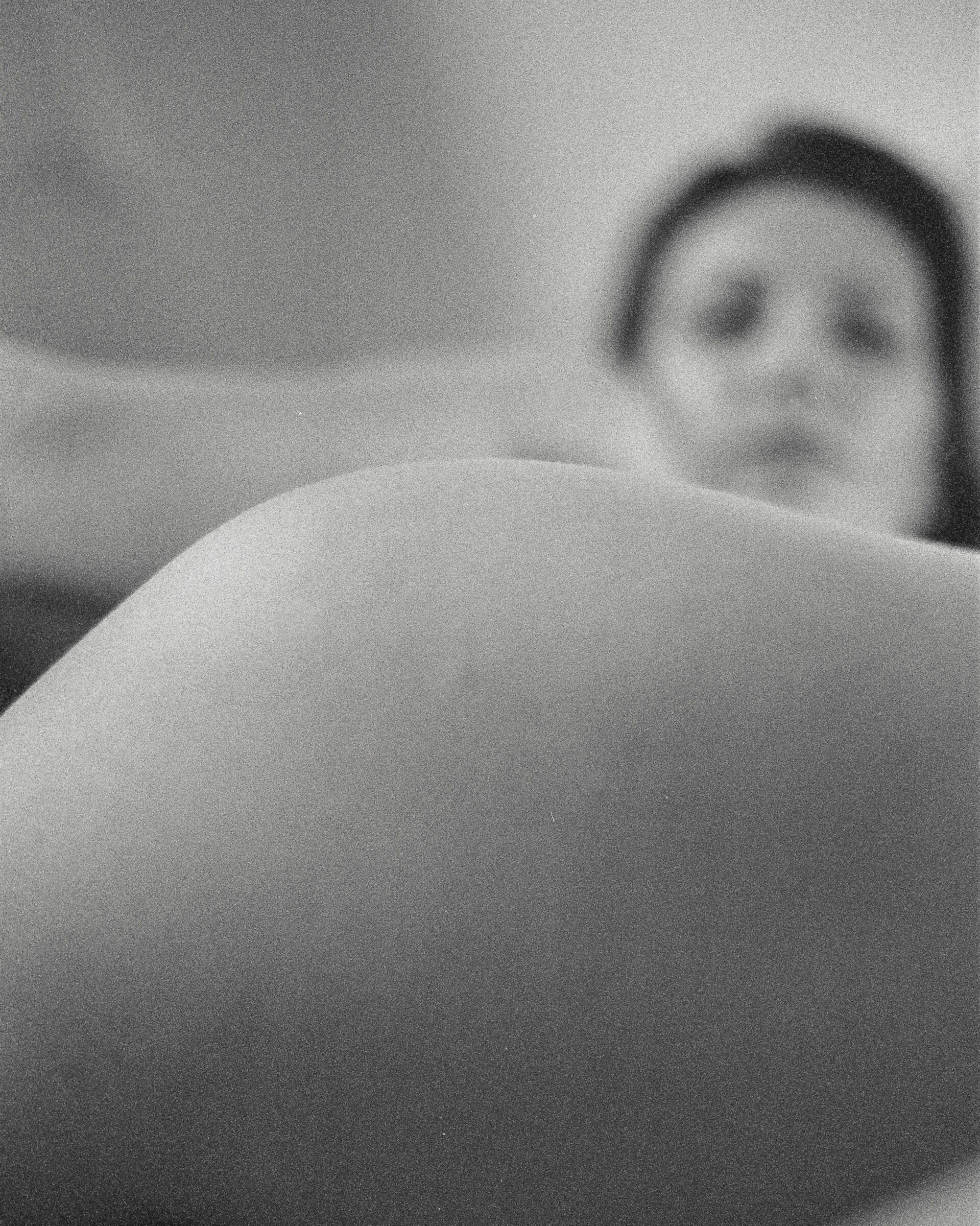 a blurry glance over the legs