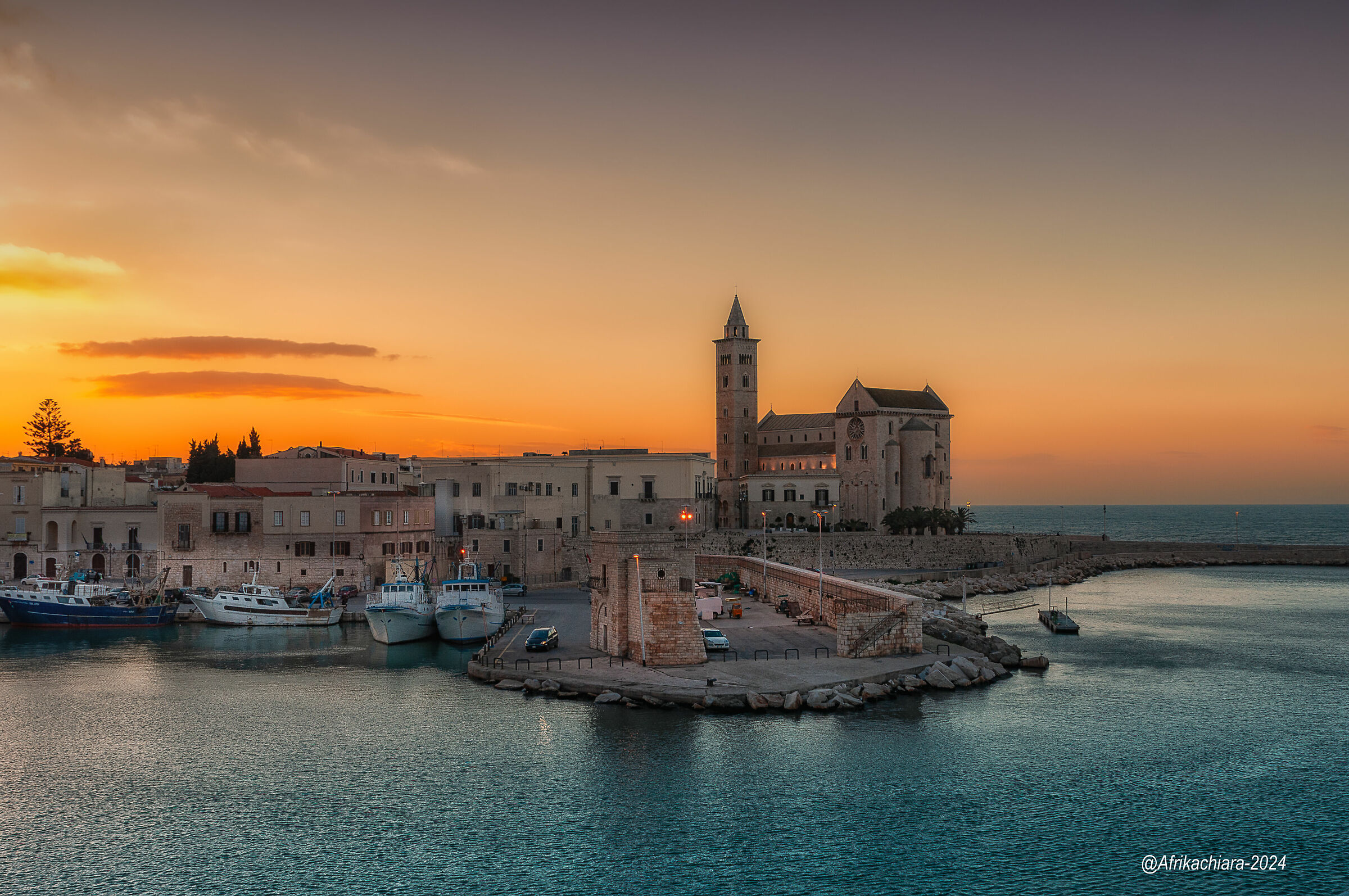 Trani al tramonto