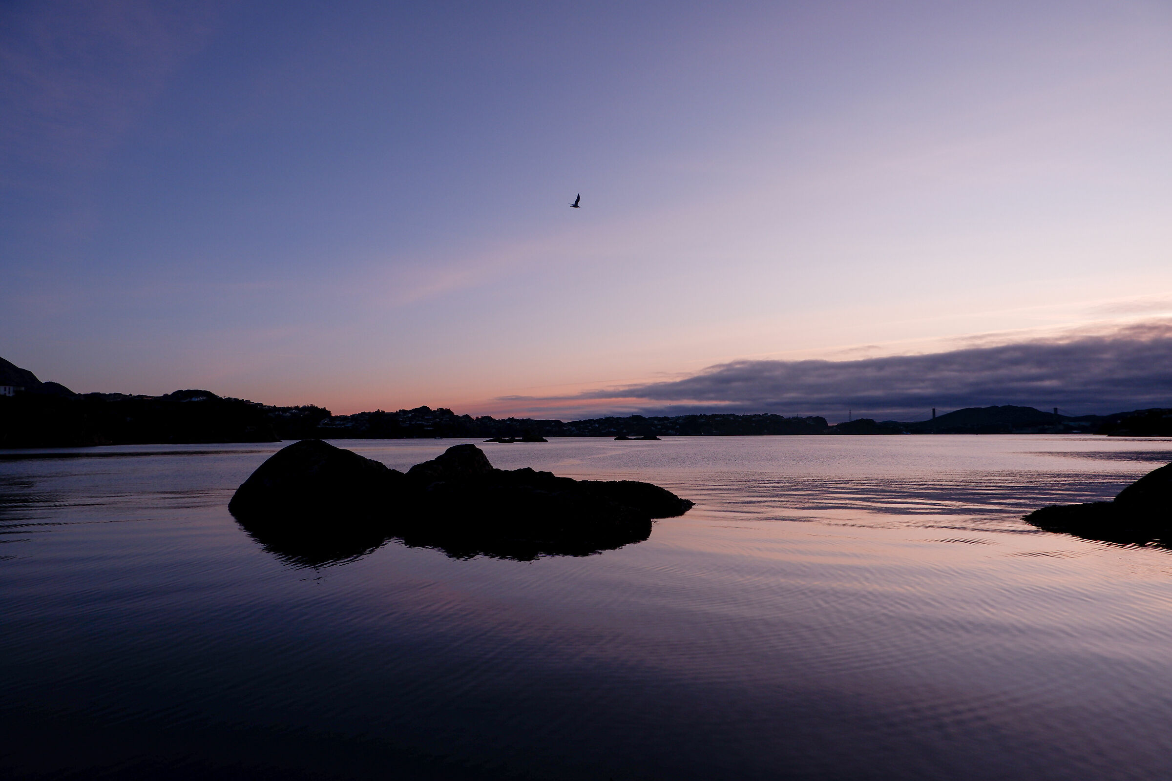 Tramonto alle 15.20 del 26 dicembre su fiordo norvegese