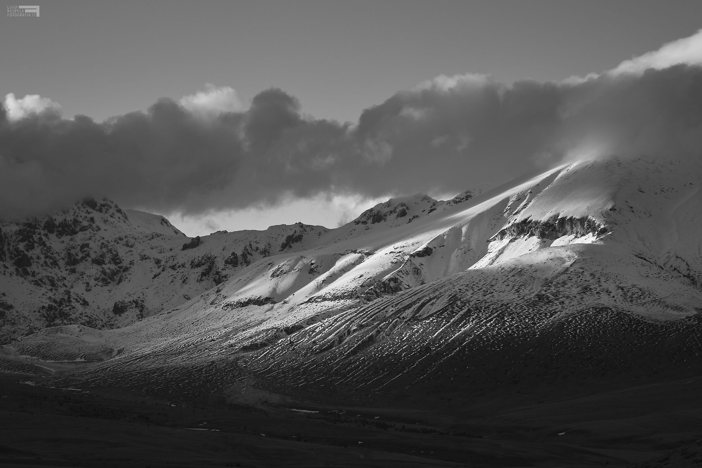 Luce sul Monte Camicia - Campo Imperatore, Abruzzo