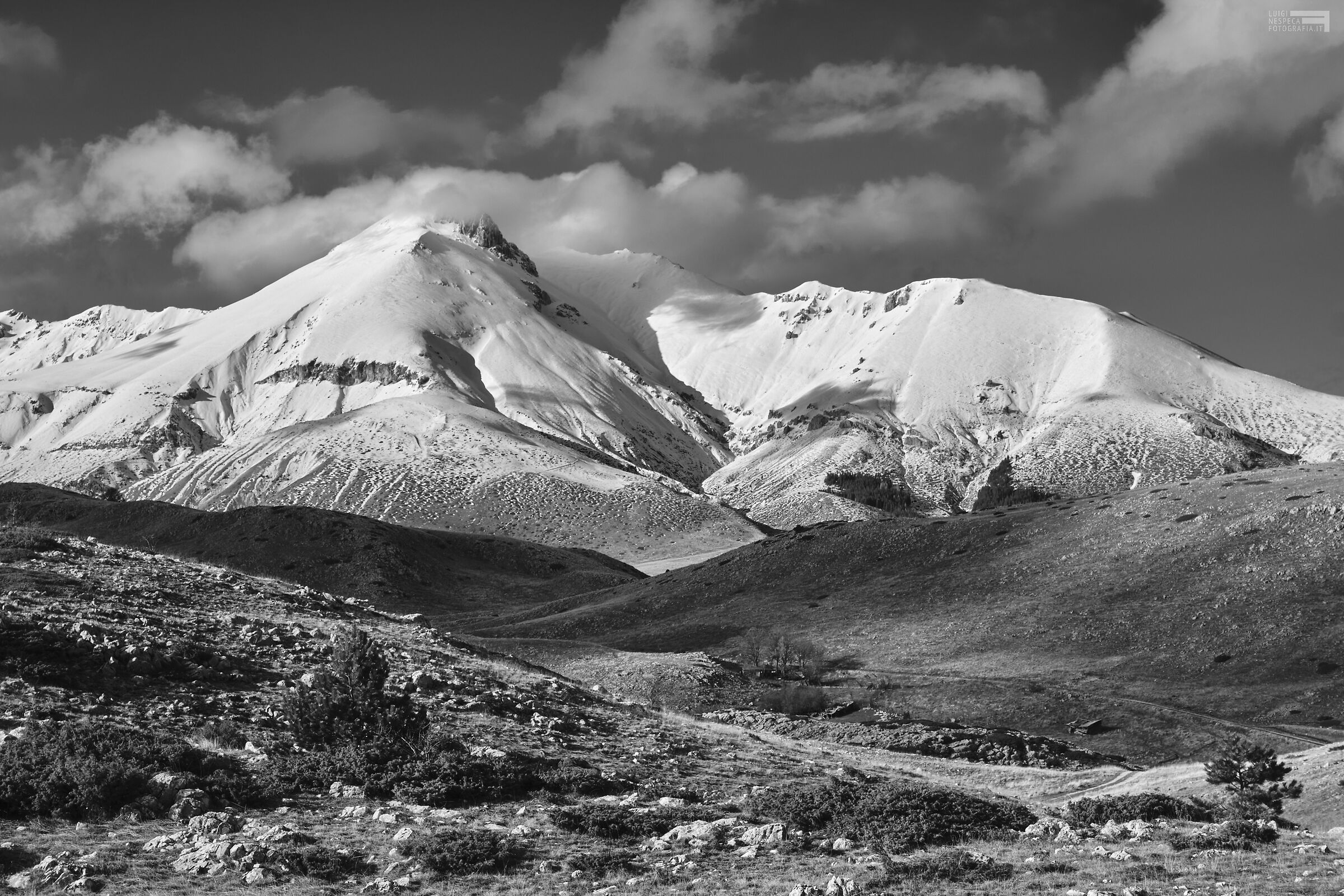Il Monte Camicia a fine inverno - Campo Imperatore, Abr