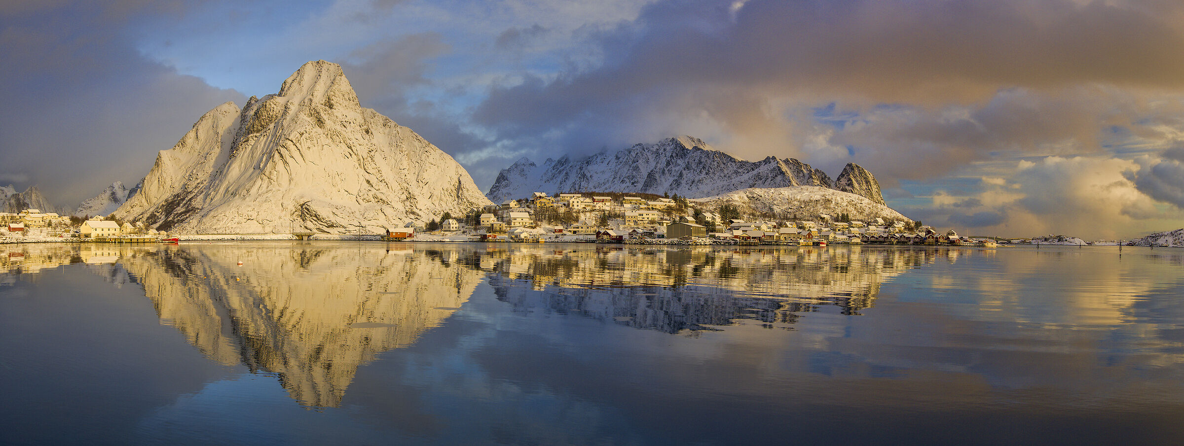 Riflessi alla baia di Reine