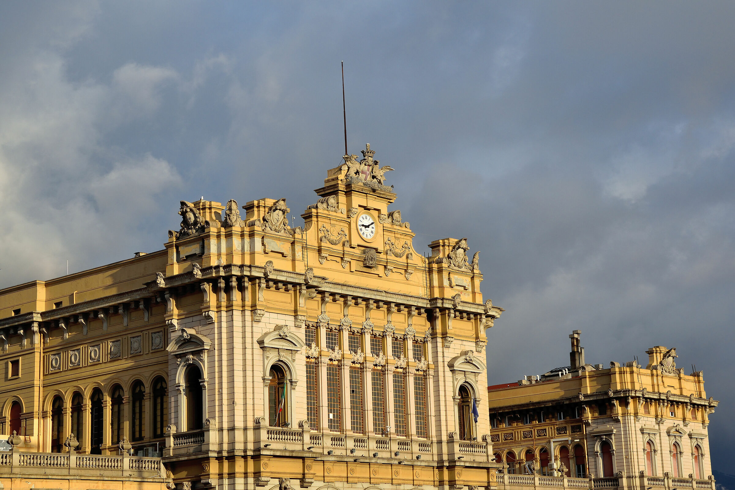 Main façade of Genova Bringole station