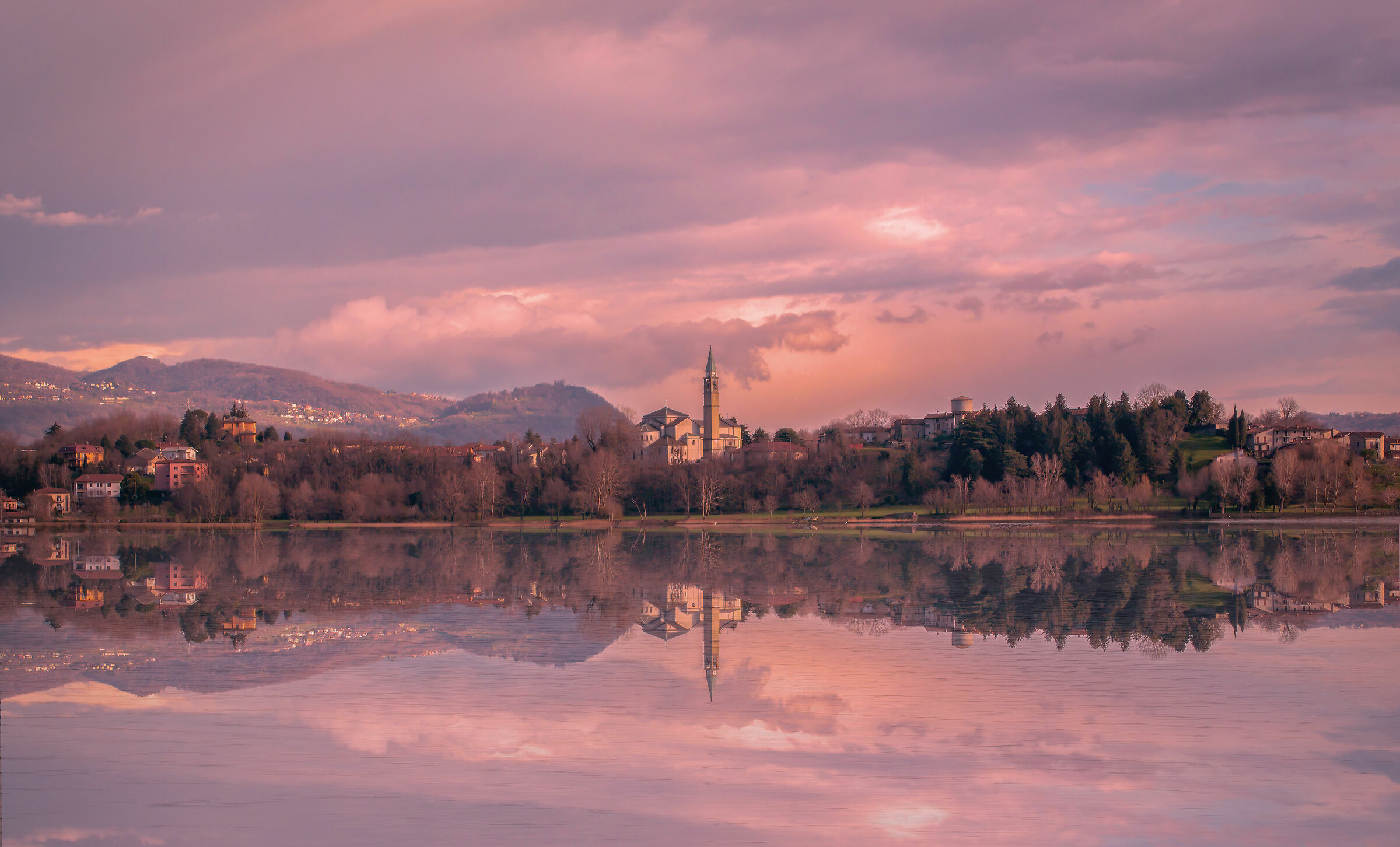 in pink. We are almost at sunset, a pale sunset