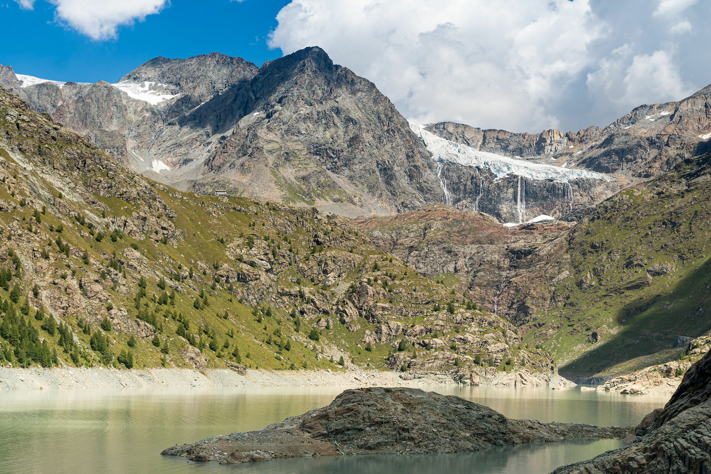 Lake Gera, Bignami Refuge and Fellaria Glacier