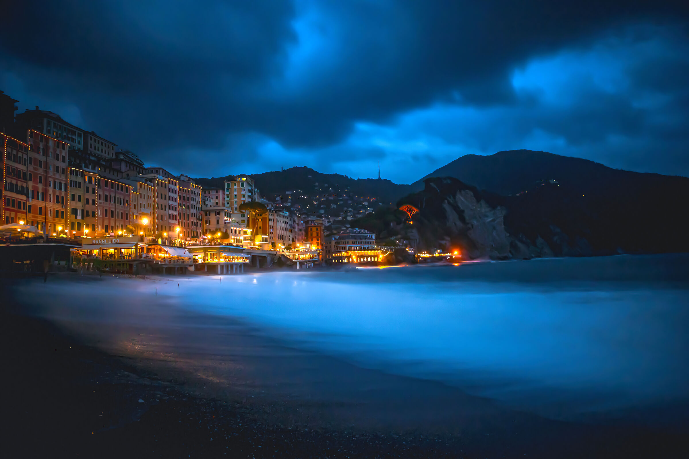 il grande blu di Camogli dopo la tempesta. aria fresca