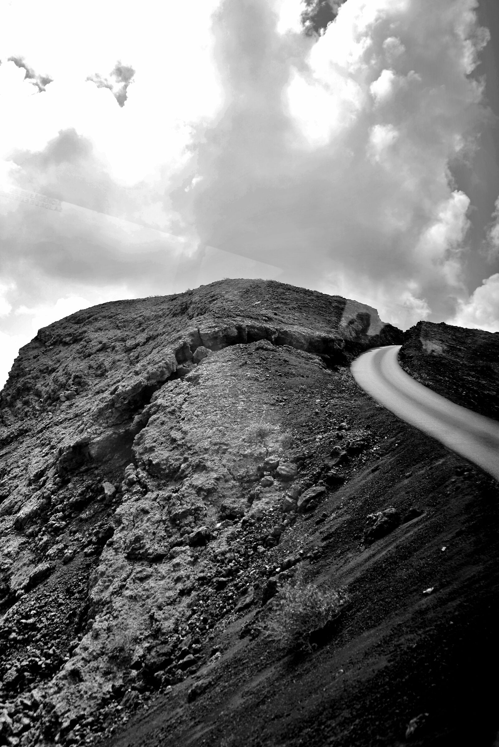 Road to the volcano - Lanzarote