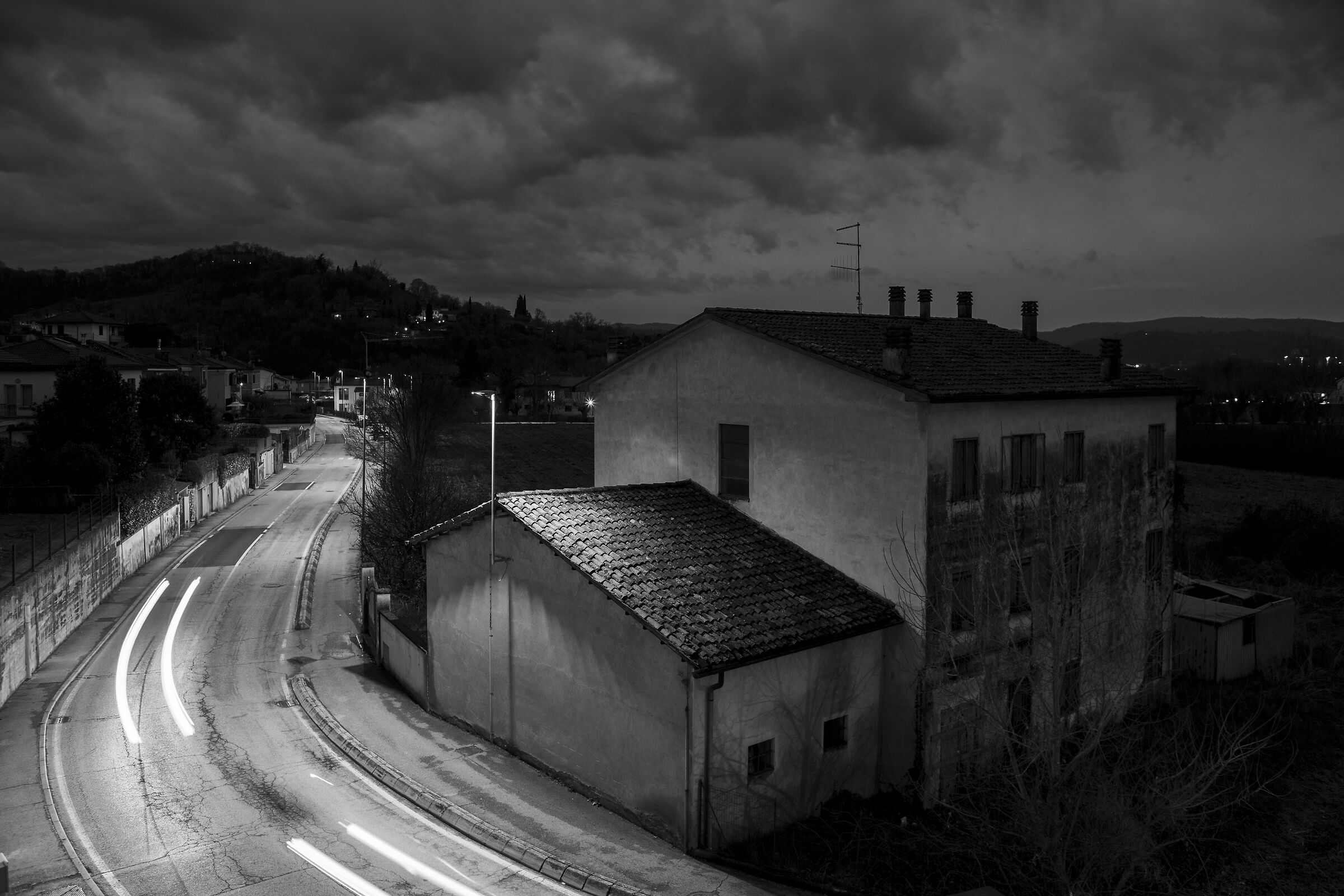 Una sera come le altre in questo periodo di temporali