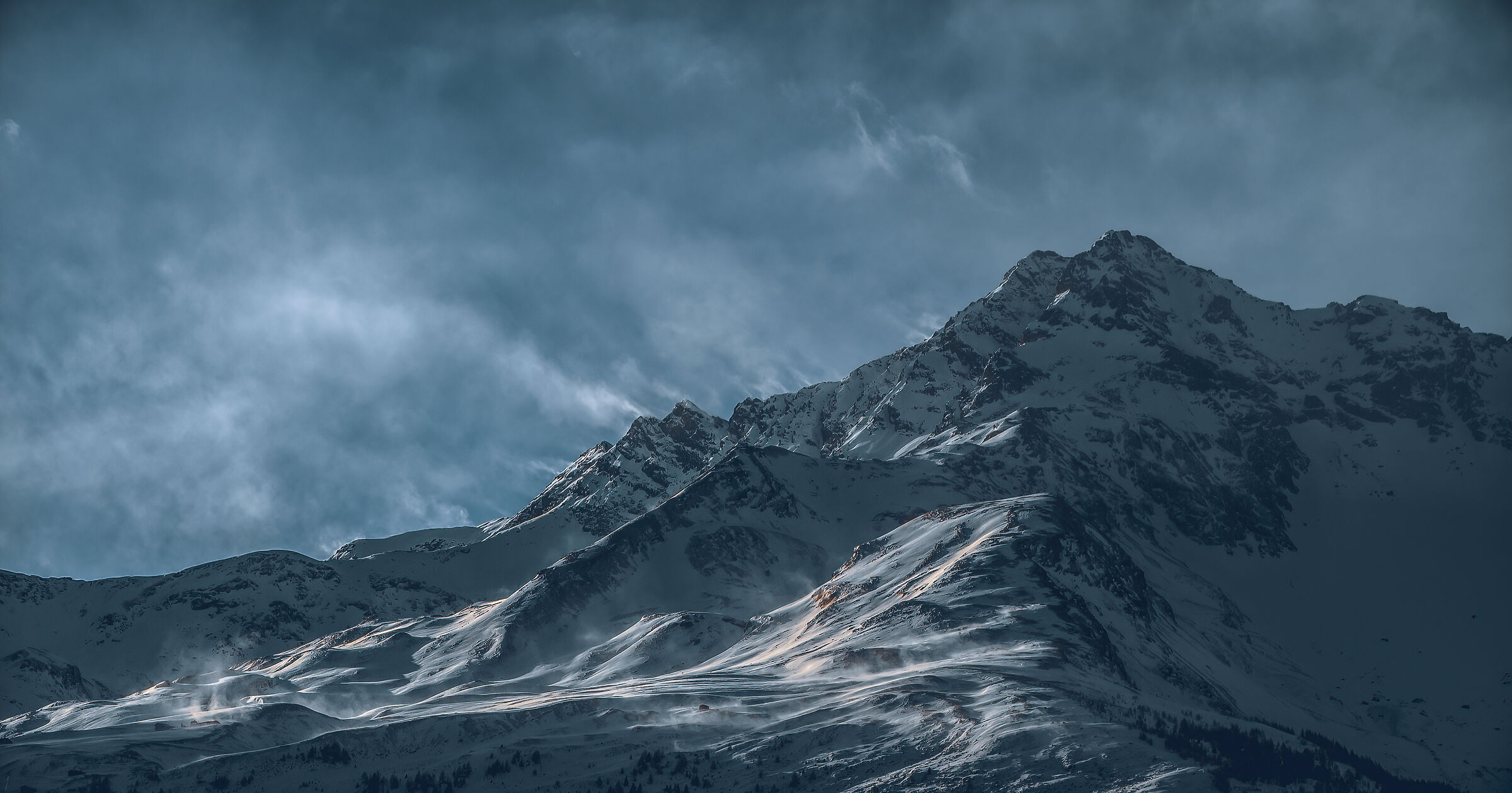 azzurro glaciale.montagne dello Spluga