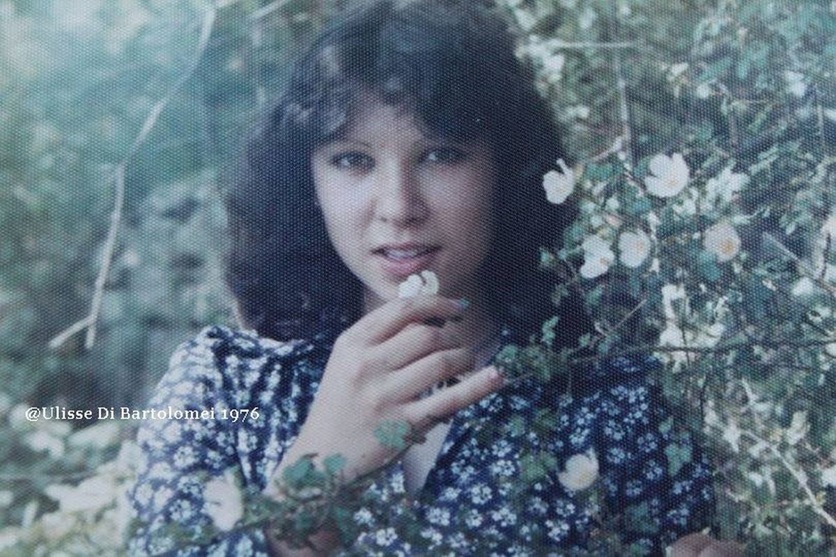 Daniela tra i fiori di bosco