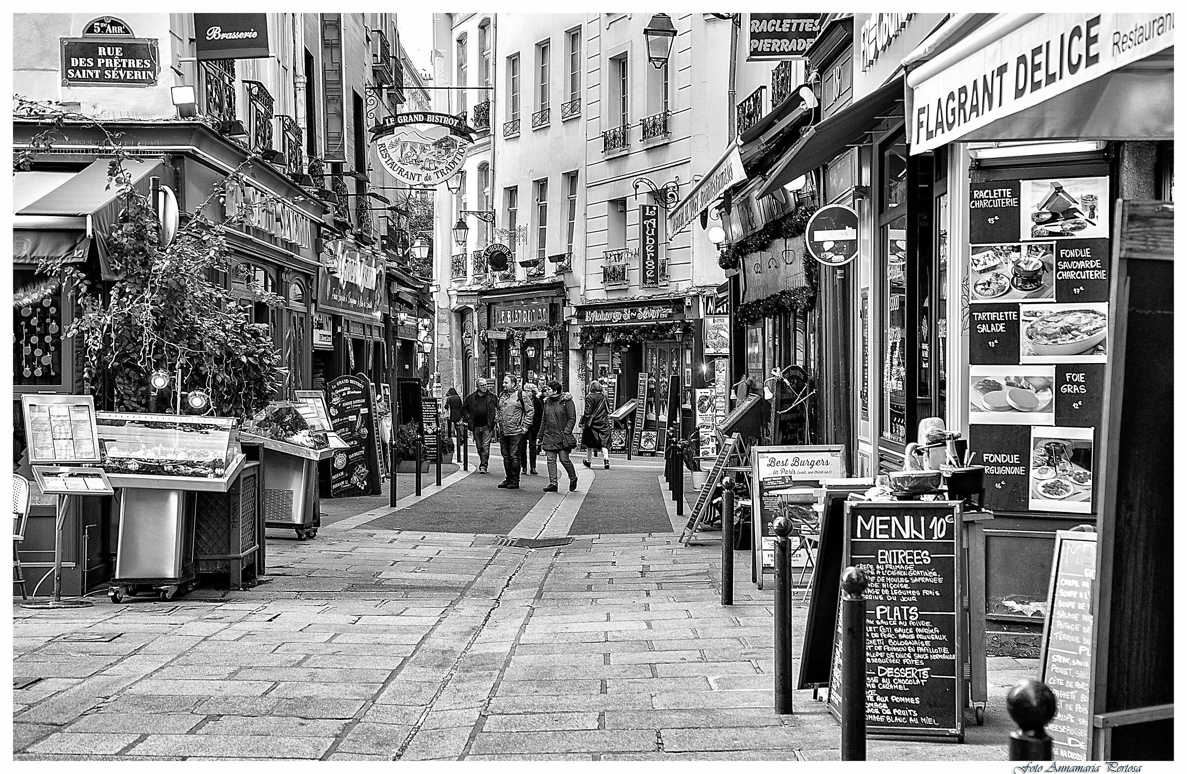 Rue Saint Severin in Paris