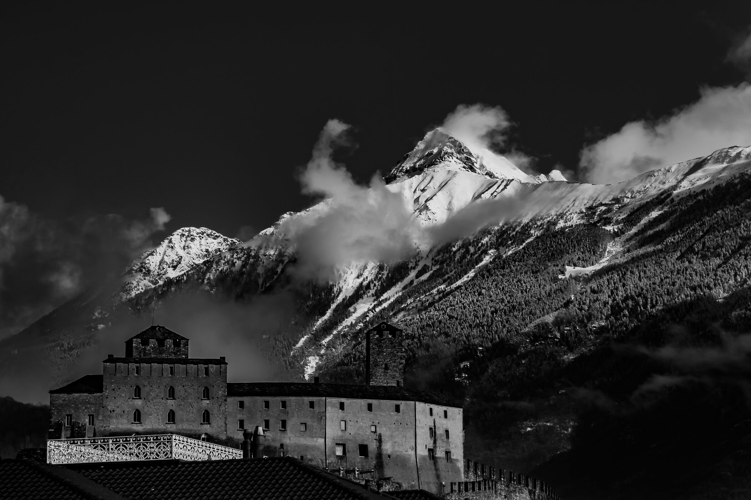 Castelgrande e il Pizzo di Claro