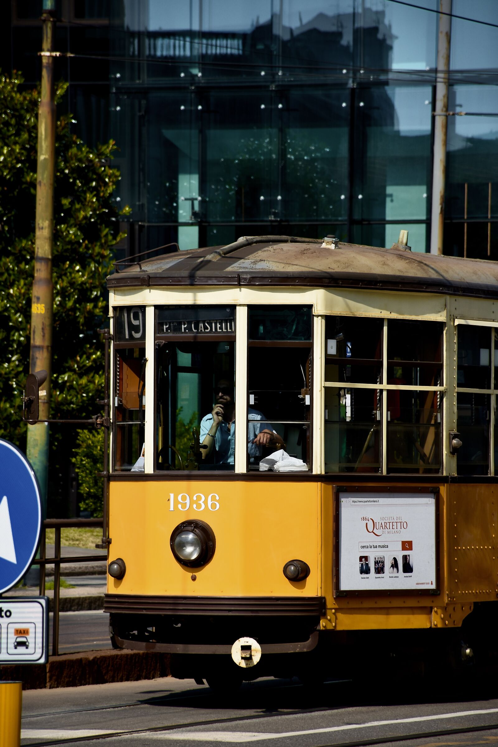direzione piazza Castelli