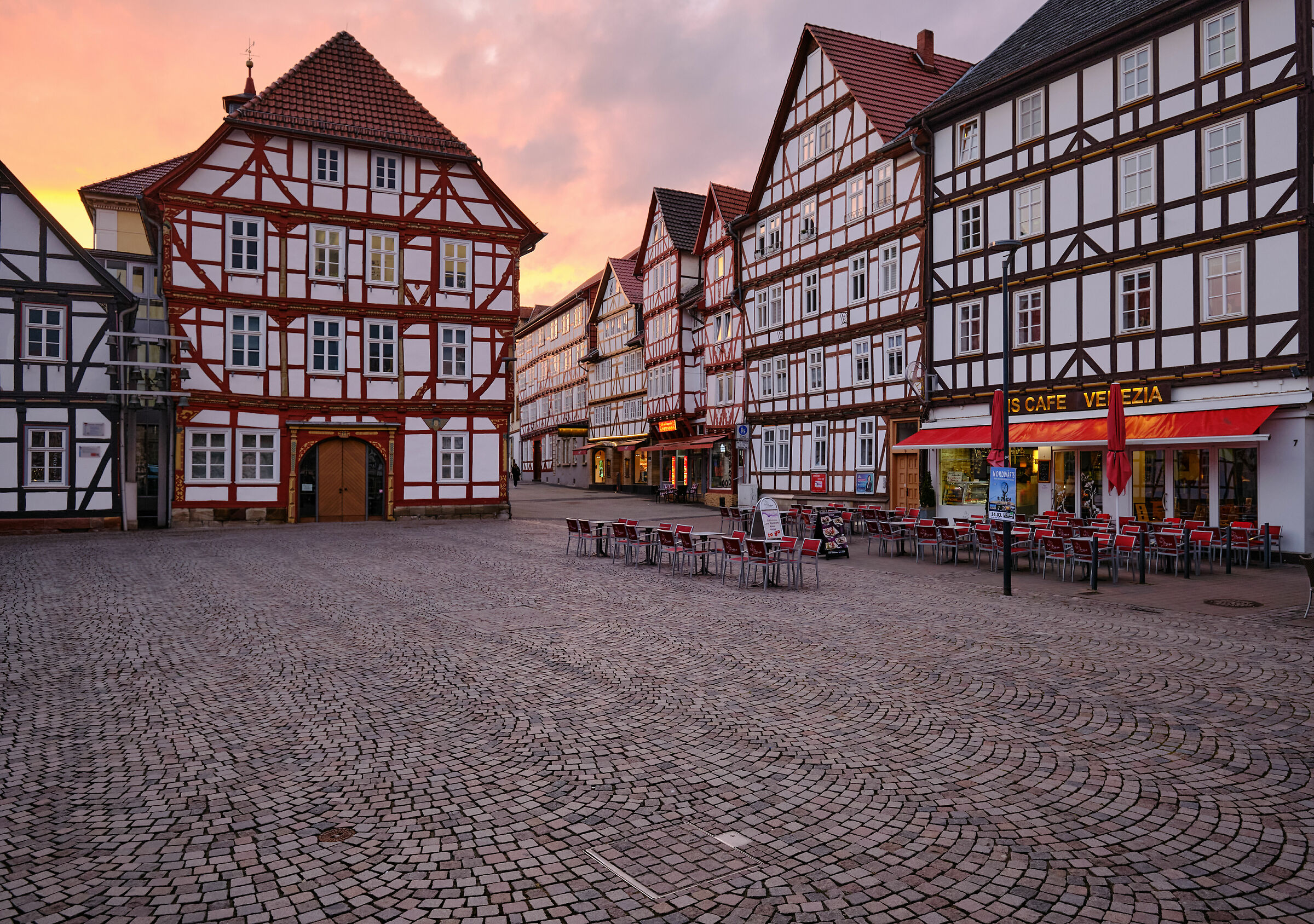 Municipio in luce rosa