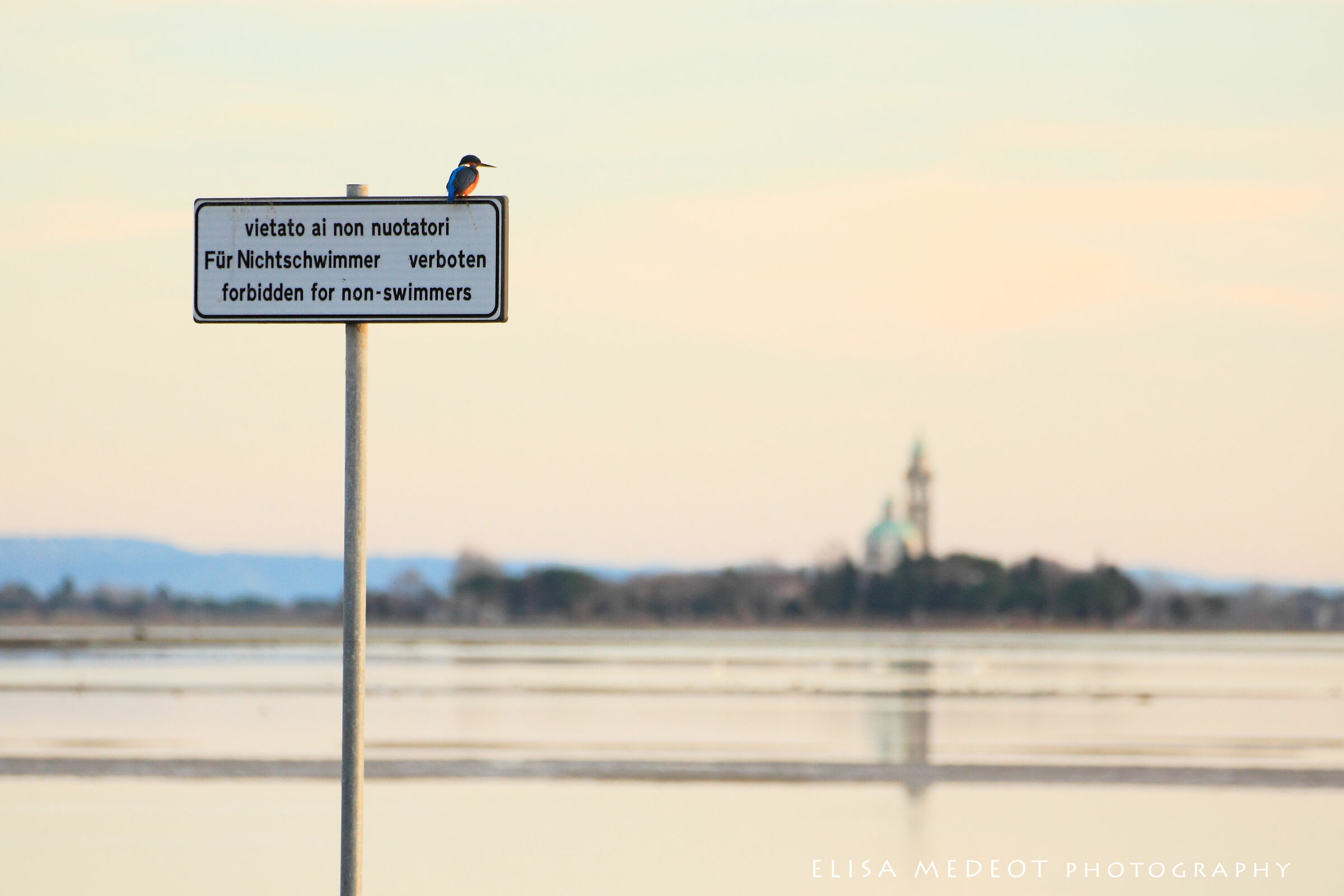 Forbidden to non-swimmers