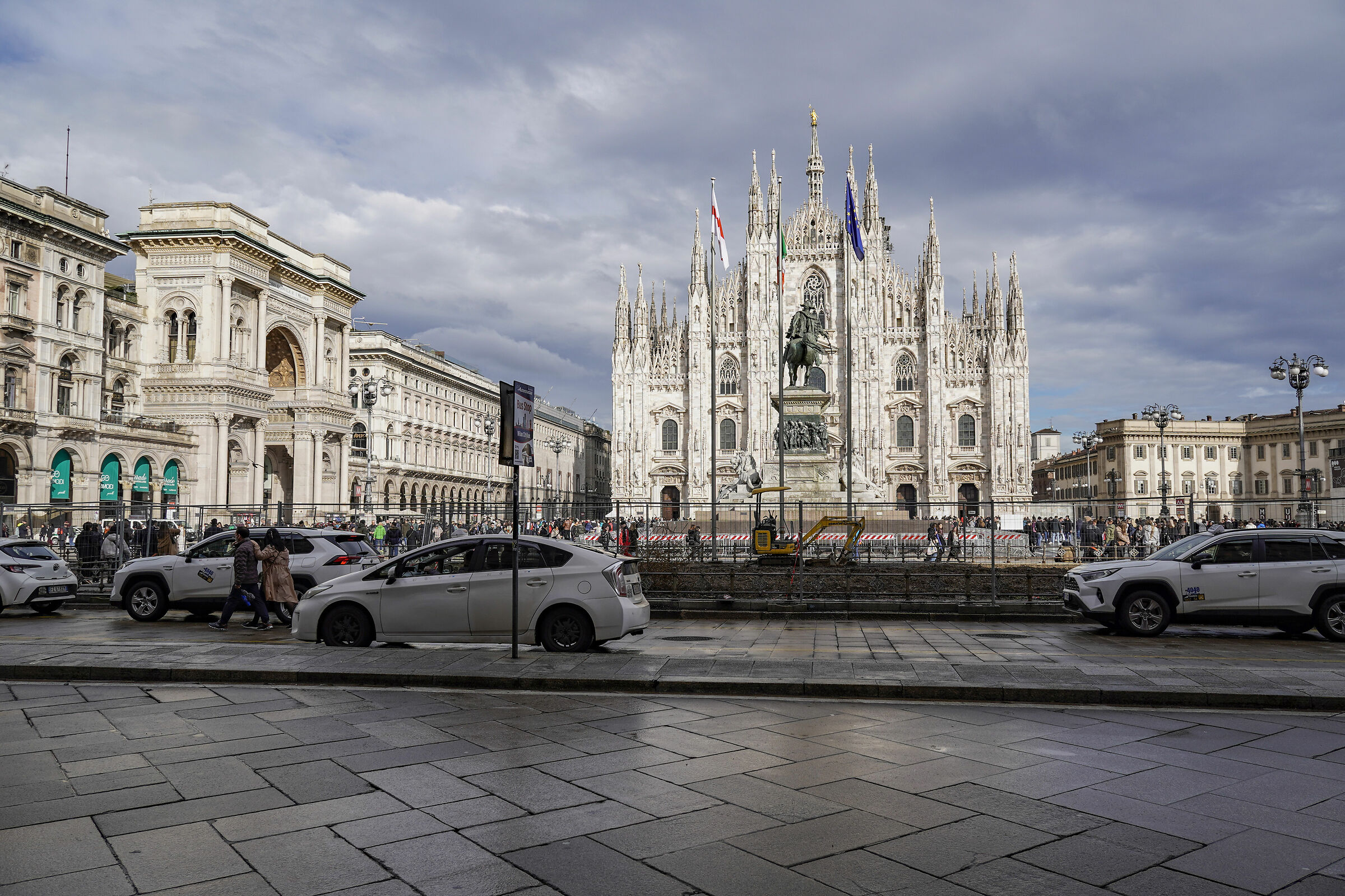 Piazza del Duomo senza né banani né palme