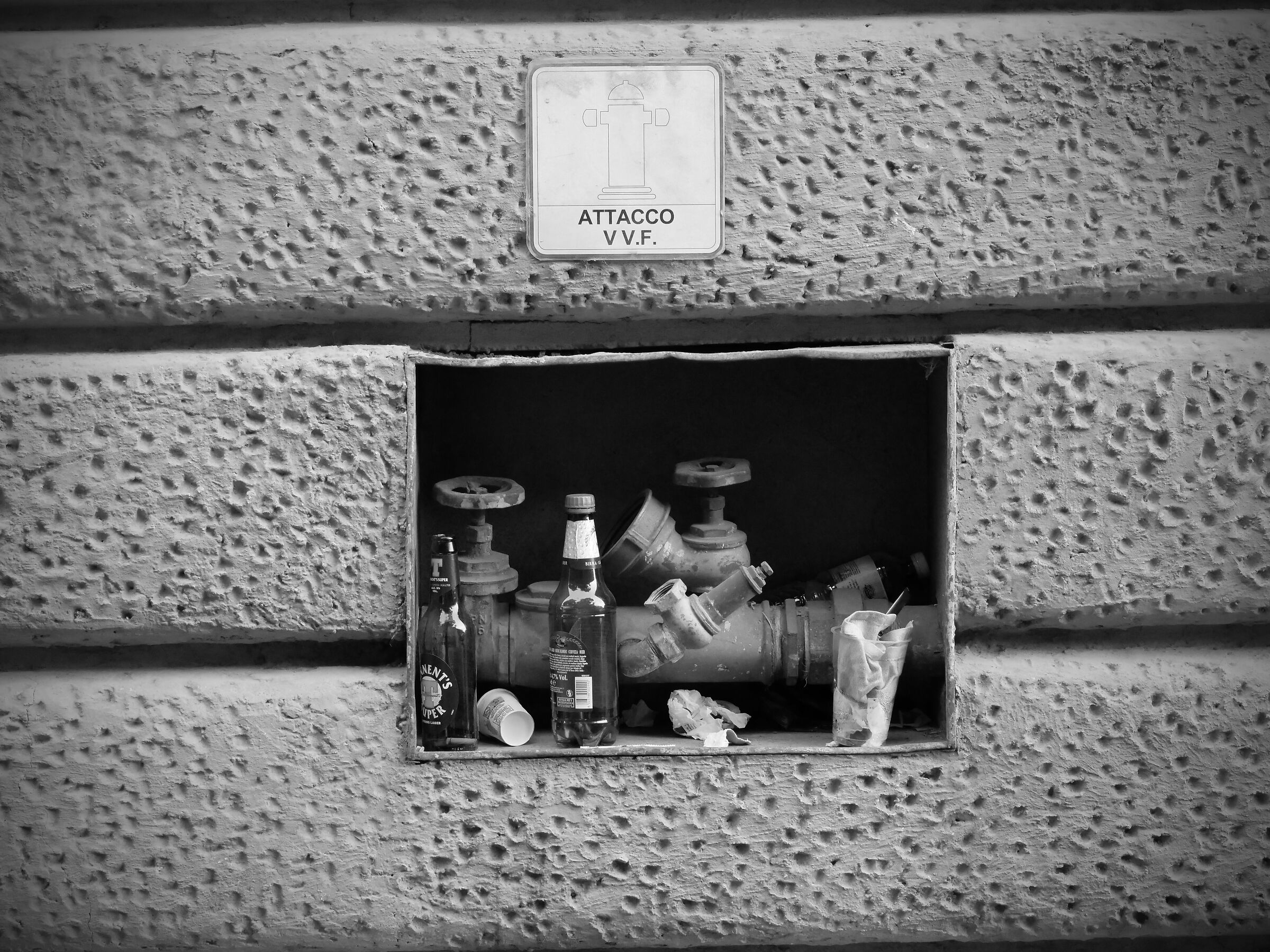 Via Liguria, arredo urbano