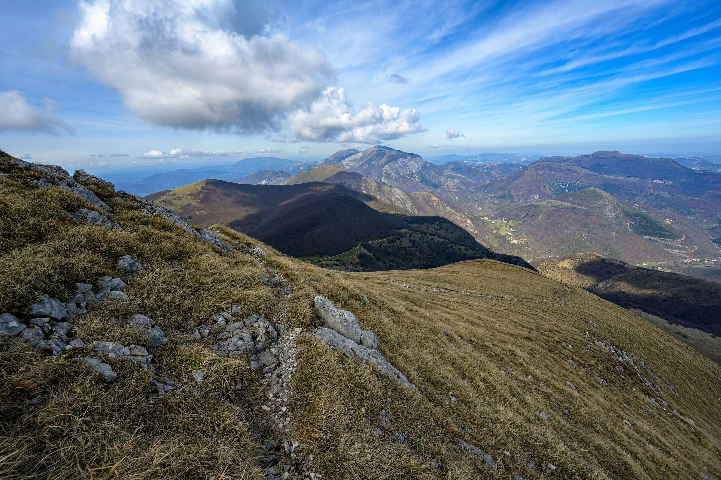 Creste di vetta, dal Monte Cucco al Monte Catria