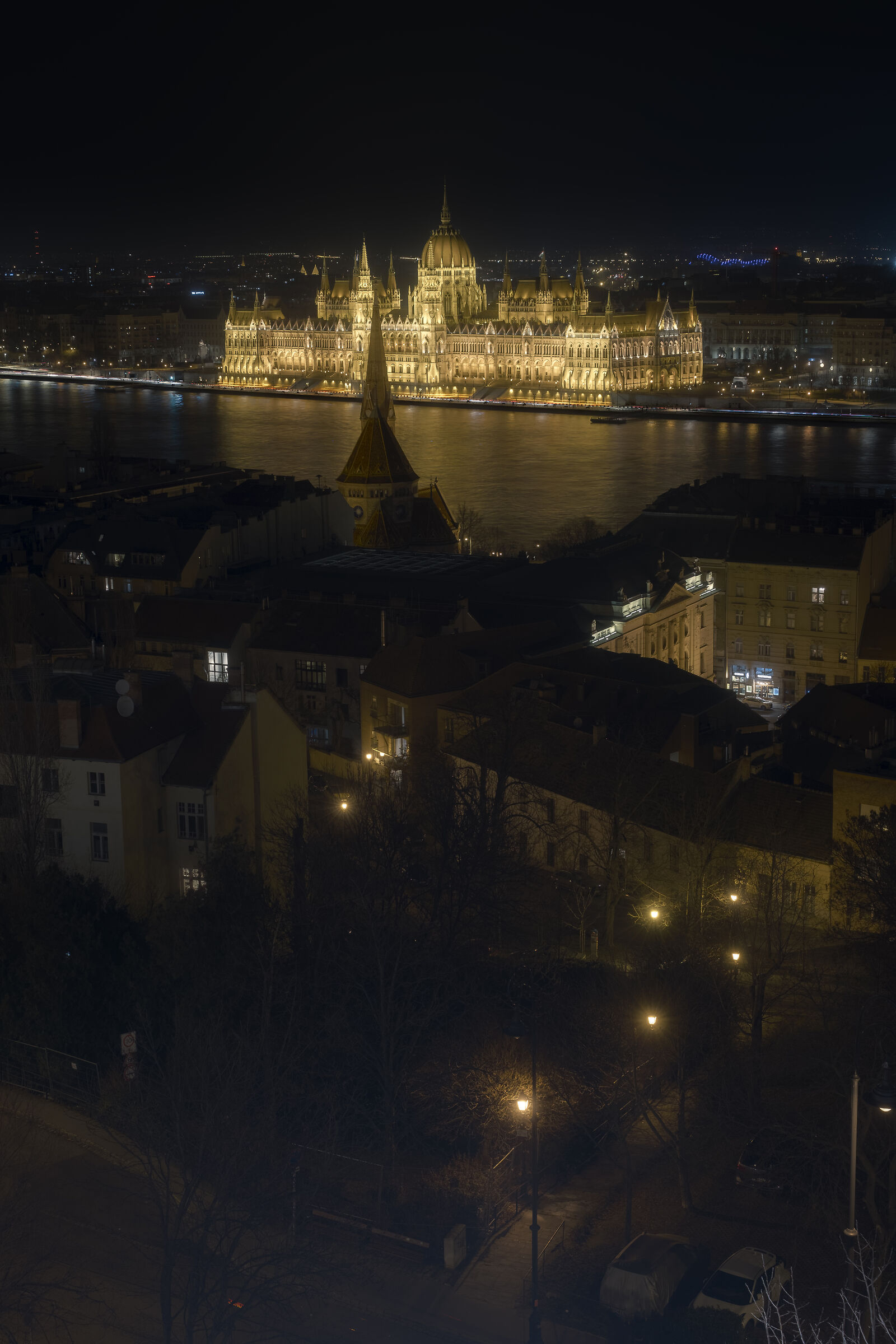 Parlament by night