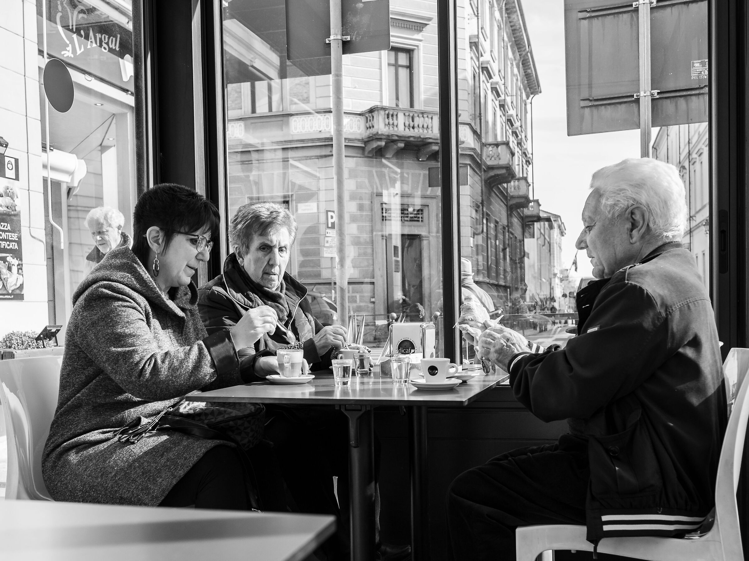 Sorseggiando un caffè in compagnia