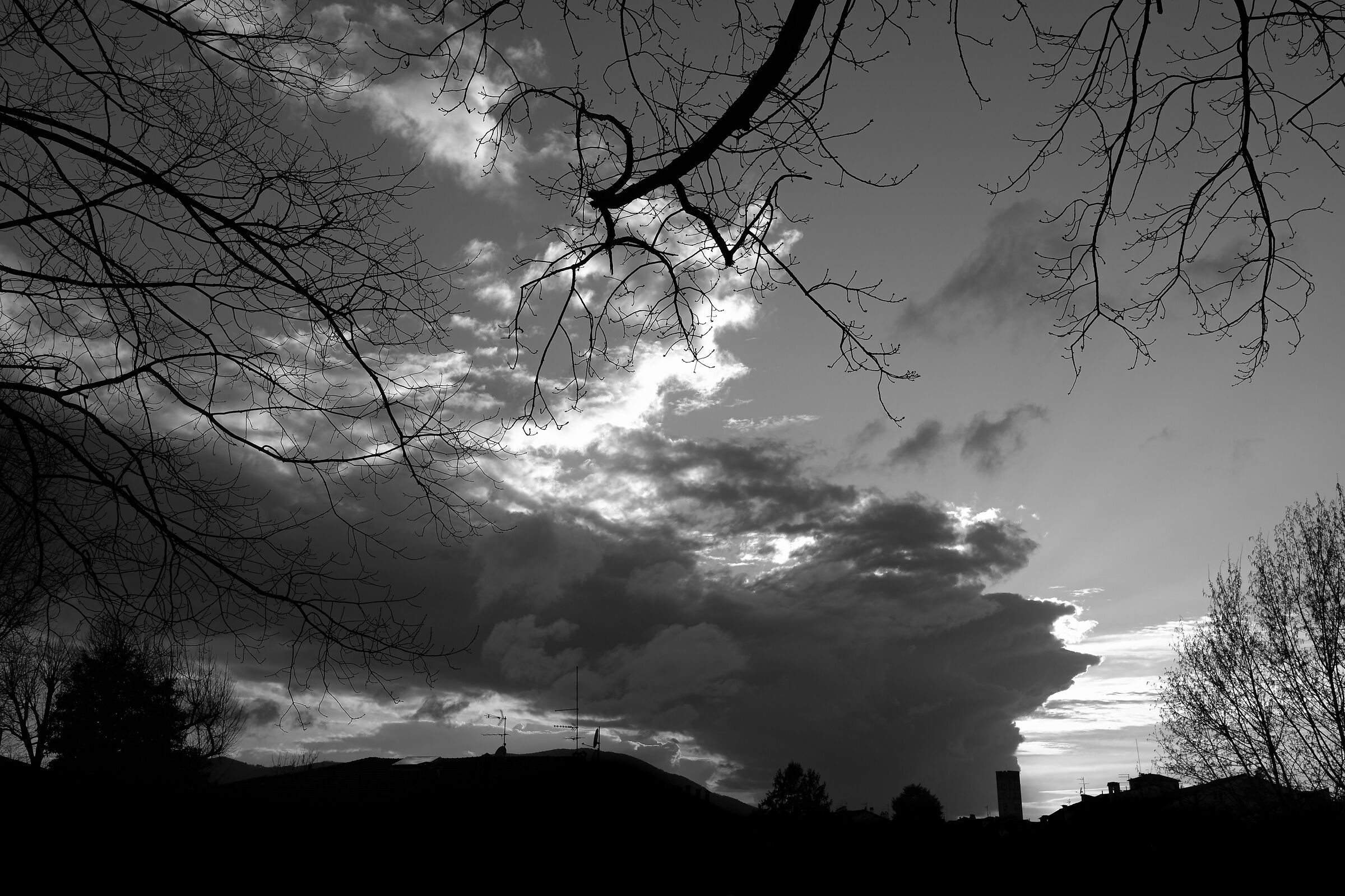 Silhouette e nuvole