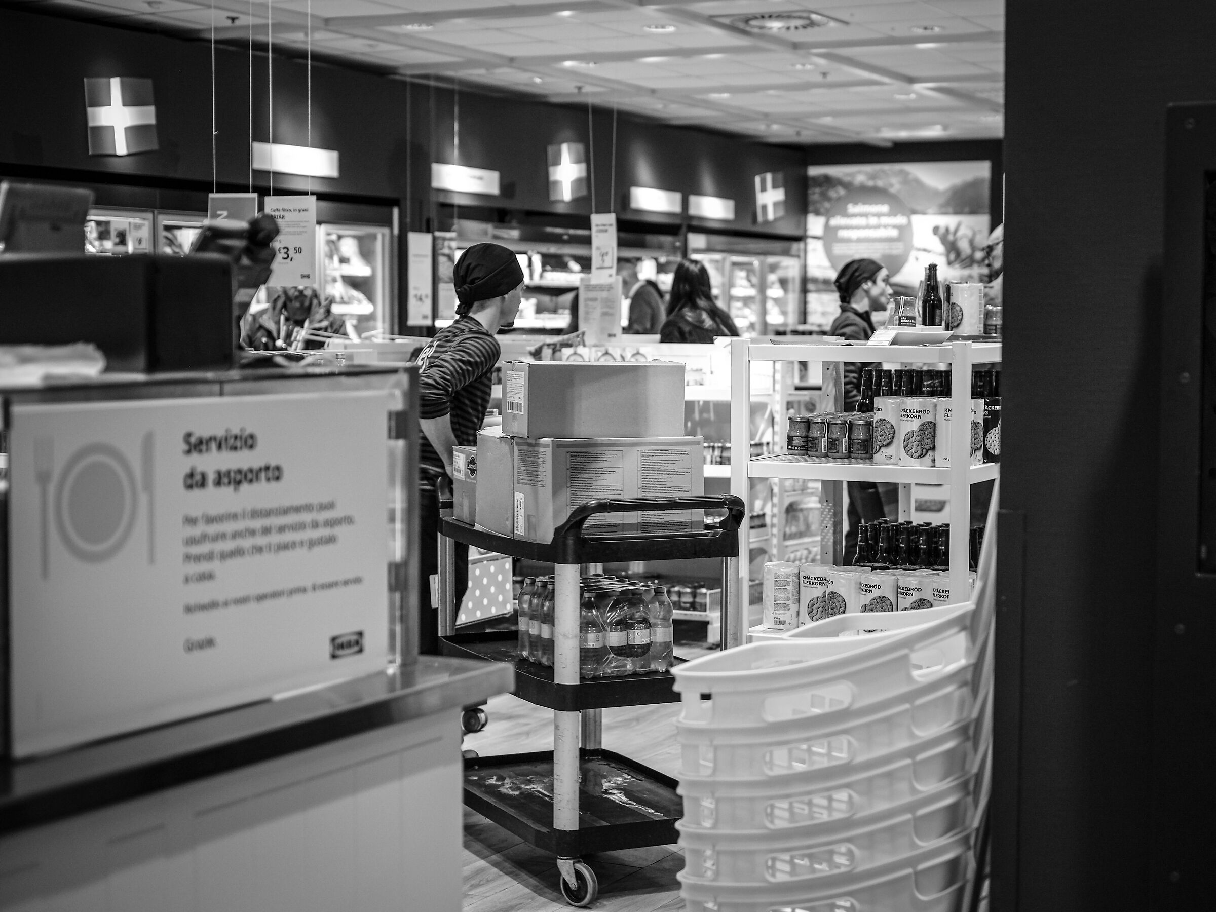 Vorrei vivere all'Ikea (titolo di canzone vera)