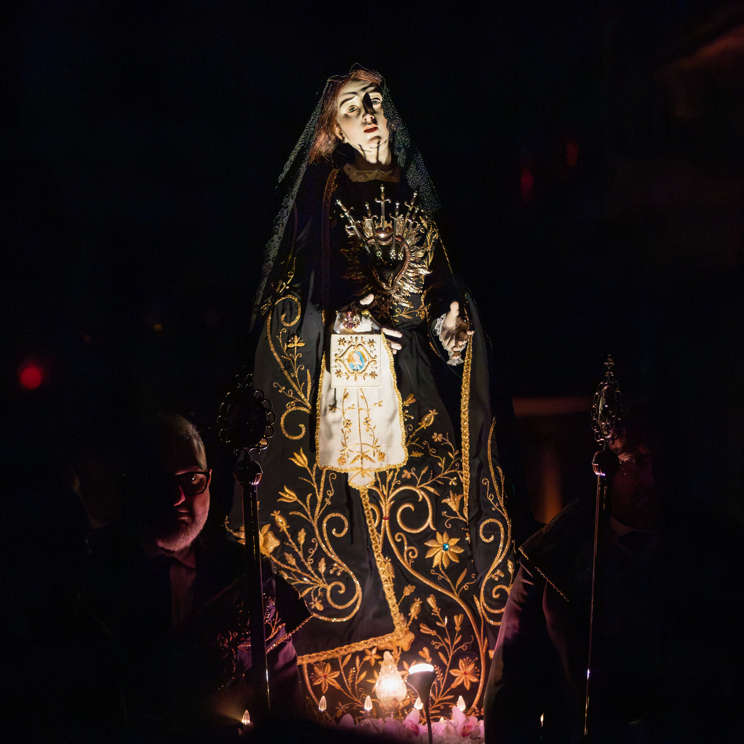 Addolorata in giro per Noicattaro durante la notte