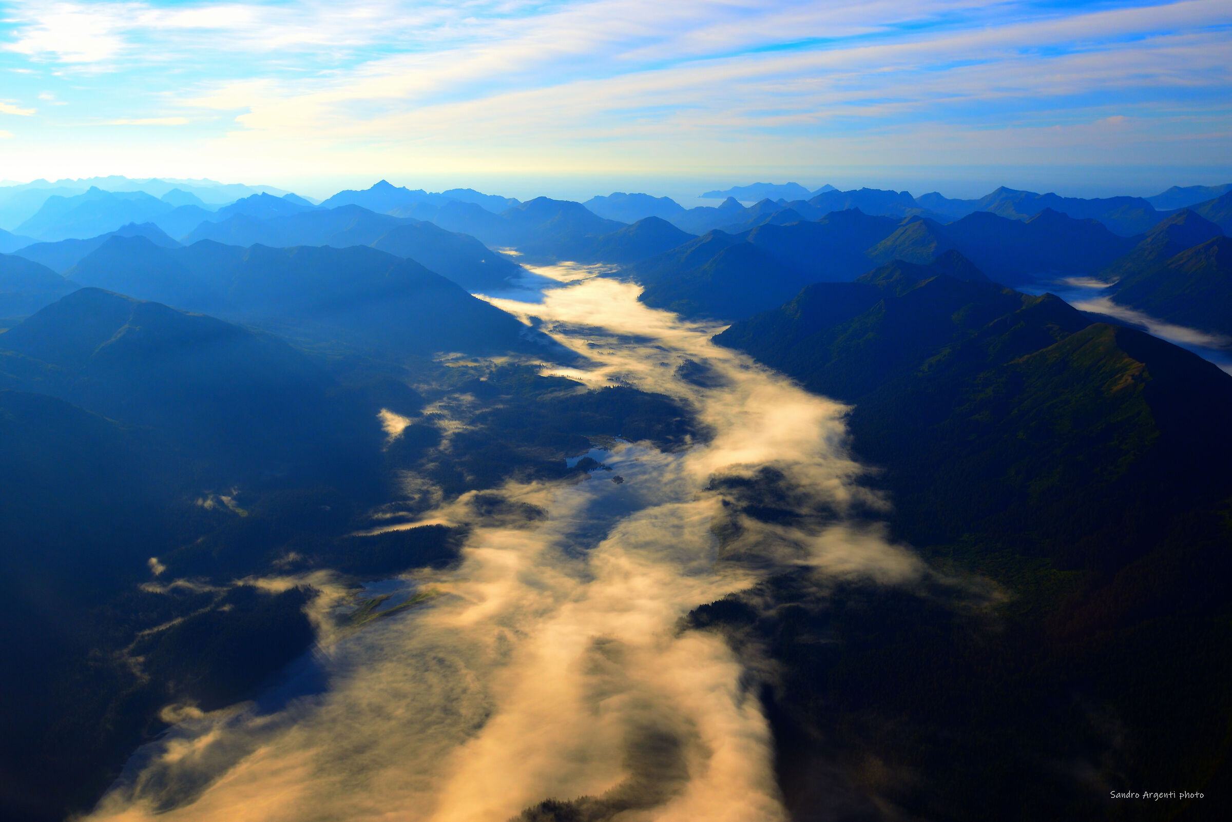 Nebbia su una vallata dell'Alaska.
