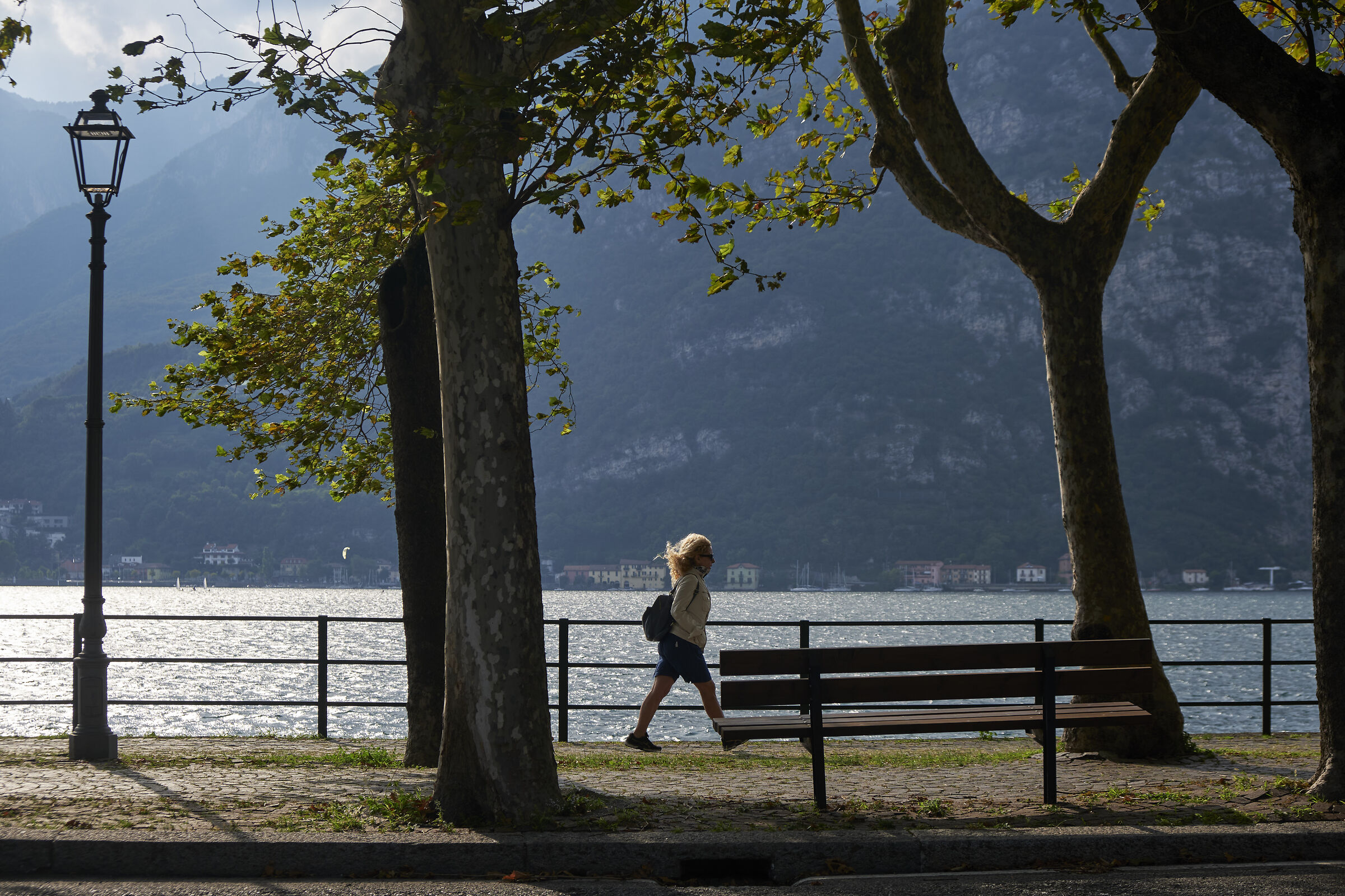 lungo la sponda del Lago di Como