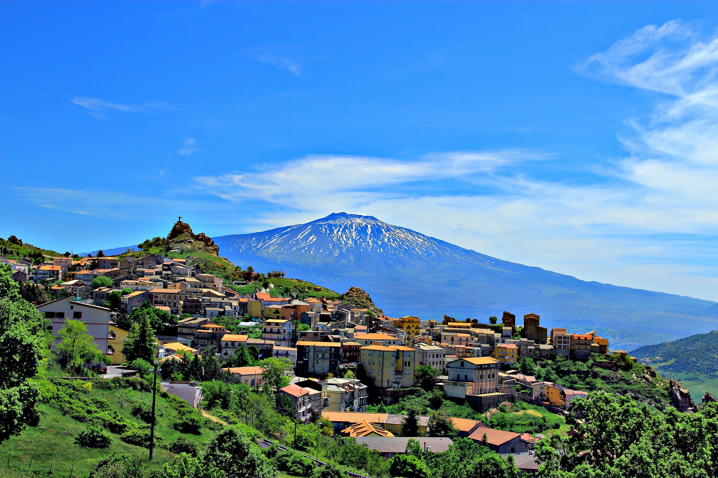 San Teodoro and the volcano