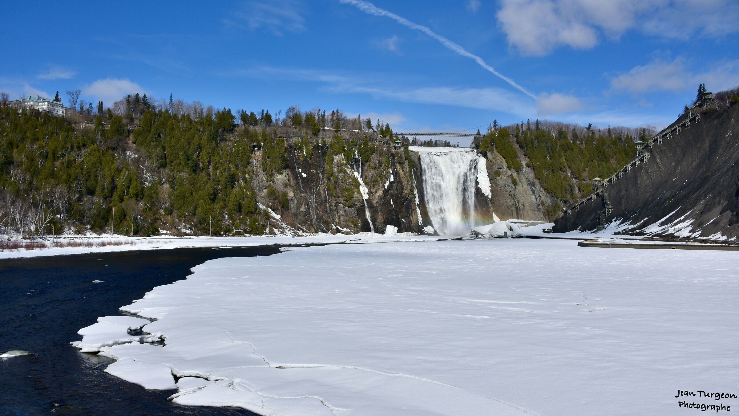 Magnifico sito da visitare questa cascata. Molto impressiona...