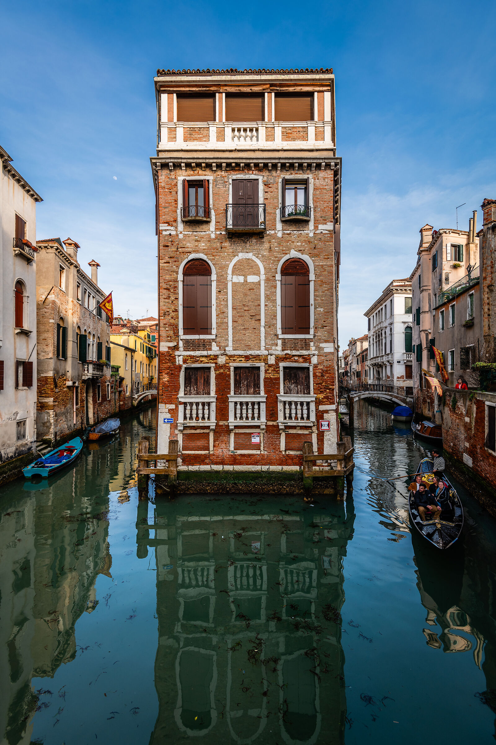 Palazzo Tetta and the gondola