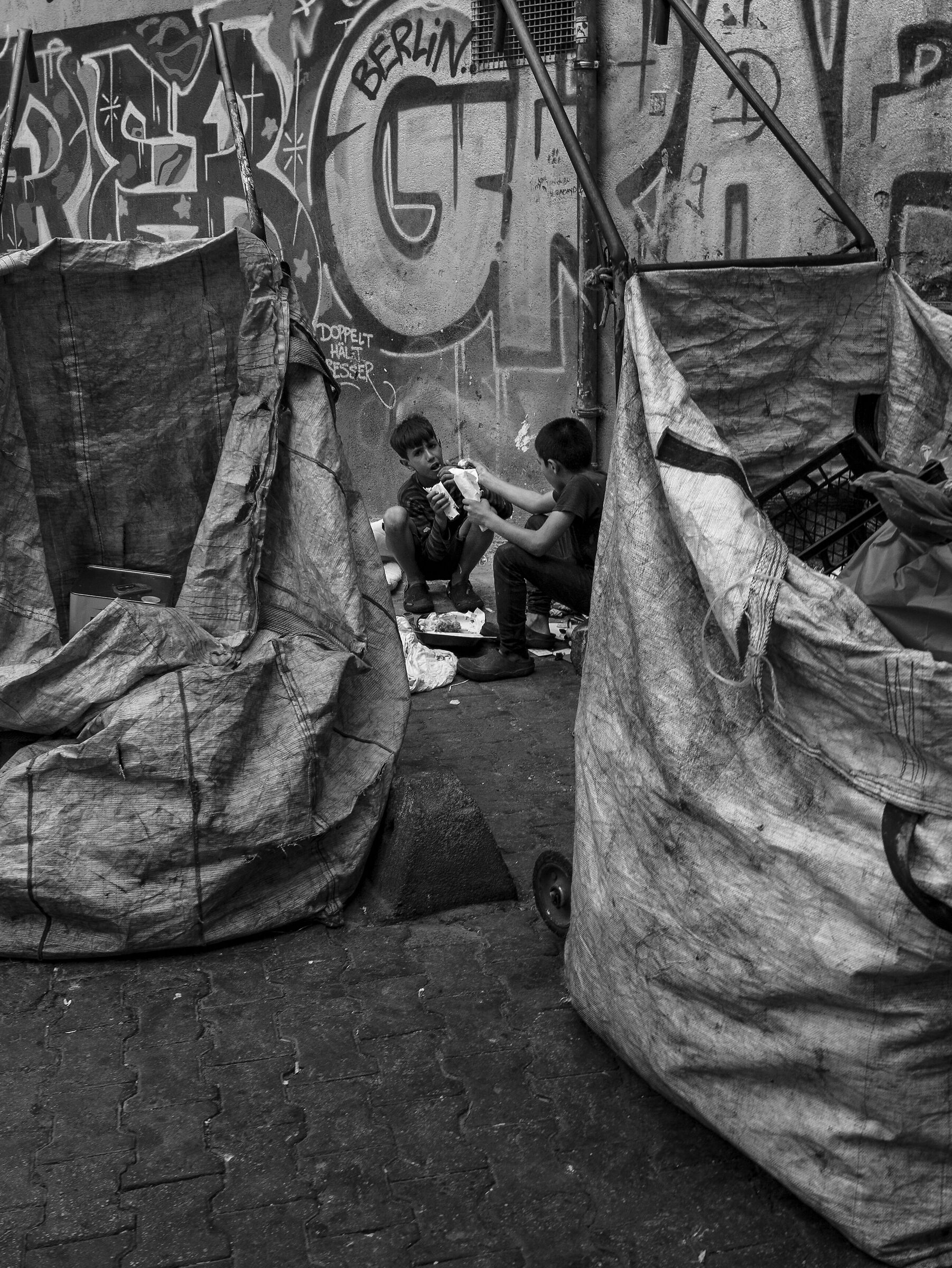 Ist 02 In compagnia nella miseria