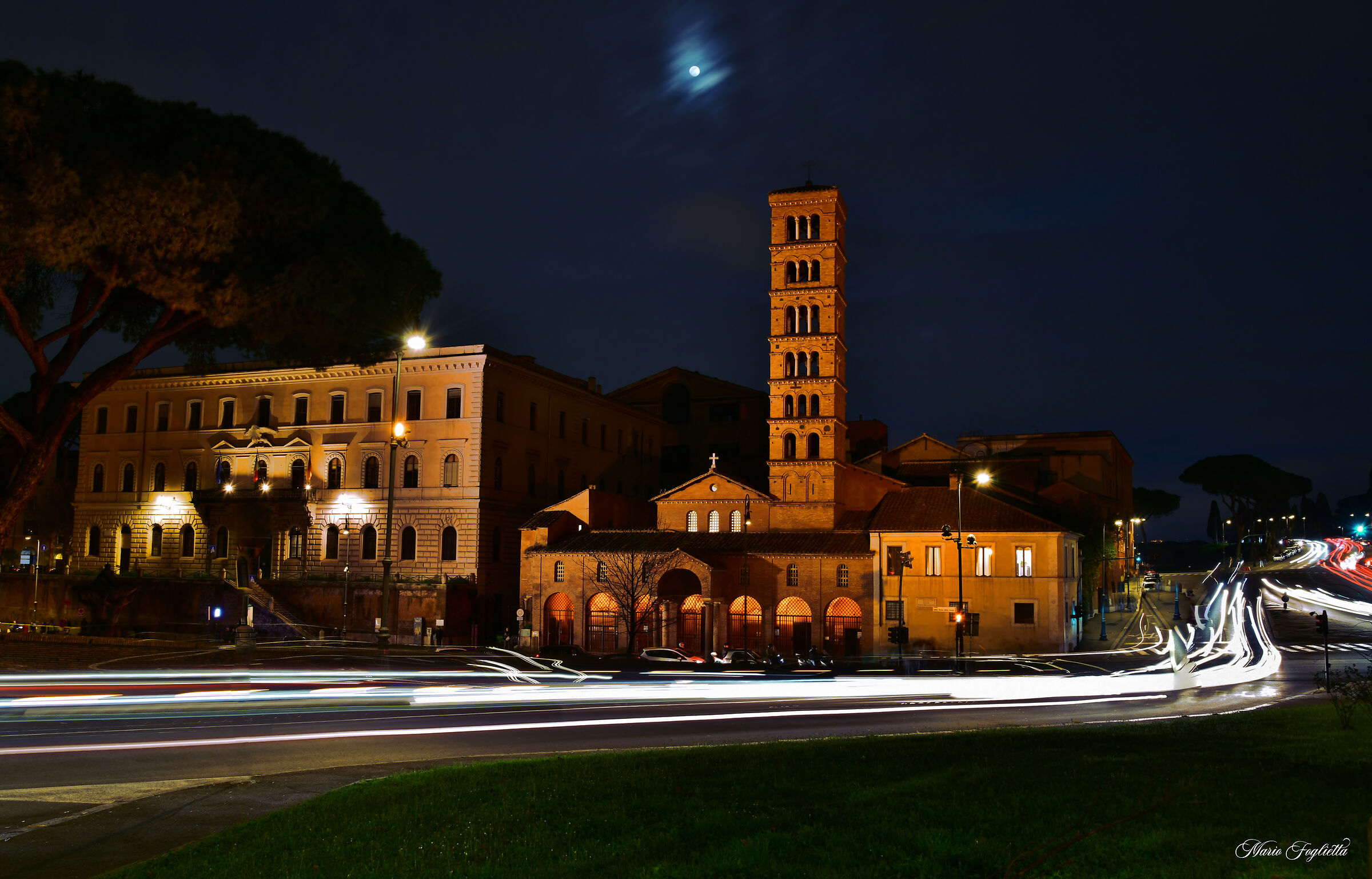 E la luna da lassù fa capoccella........