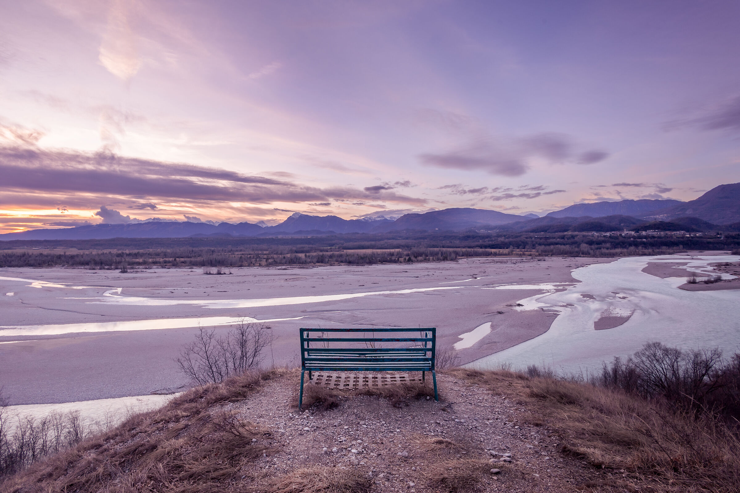 Panoramic bench