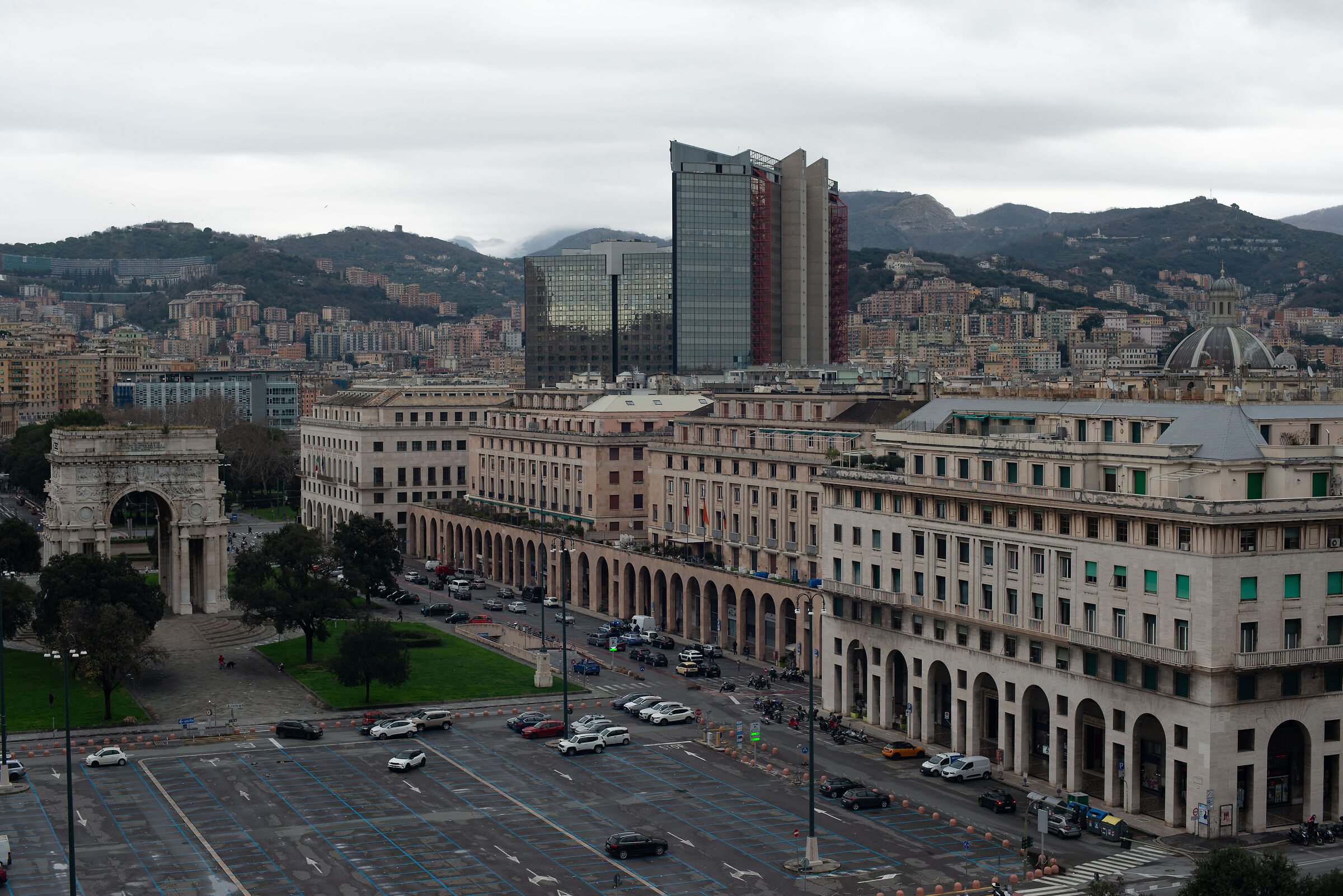 Genoa, Piazza della Vittoria da Carignano