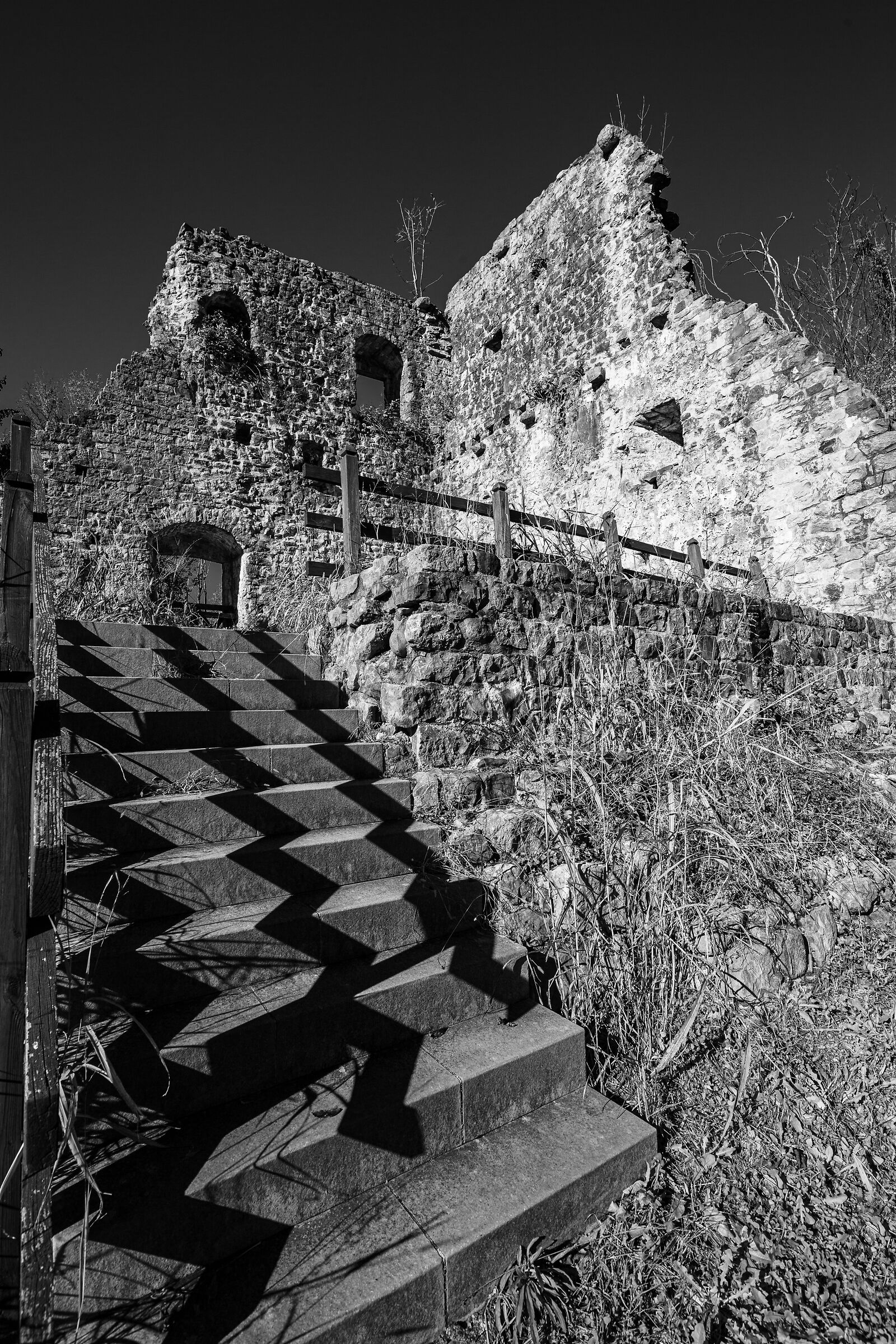 Giochi d'ombre al Castello di Cergneu, Nimis.