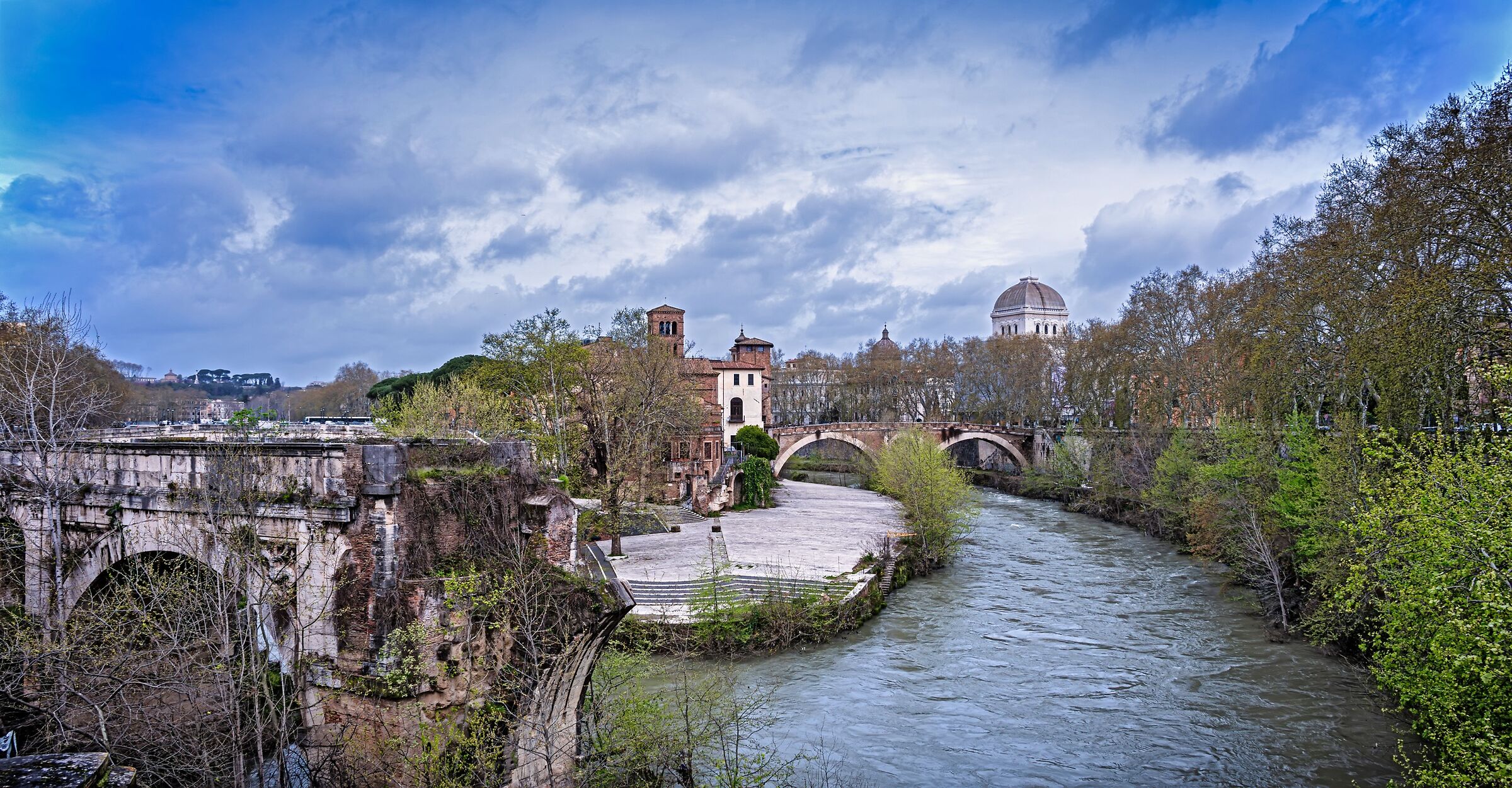 Tiber Island and Emilio Bridge or Broken Bridge