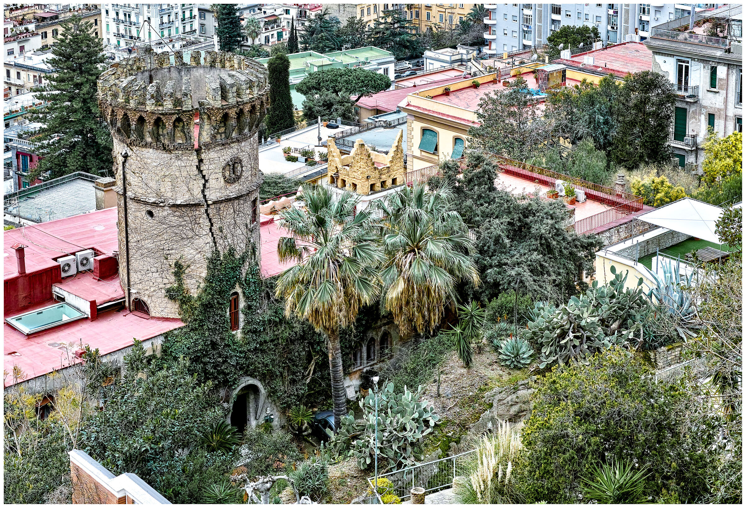 Napoli-Villa Floridiana vista torre in attesa restauro
