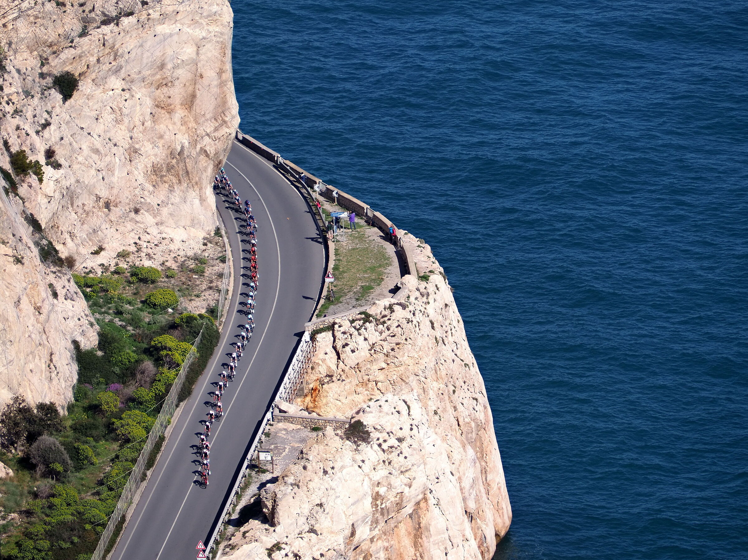 Il serpentone!! Milano-Sanremo 2024