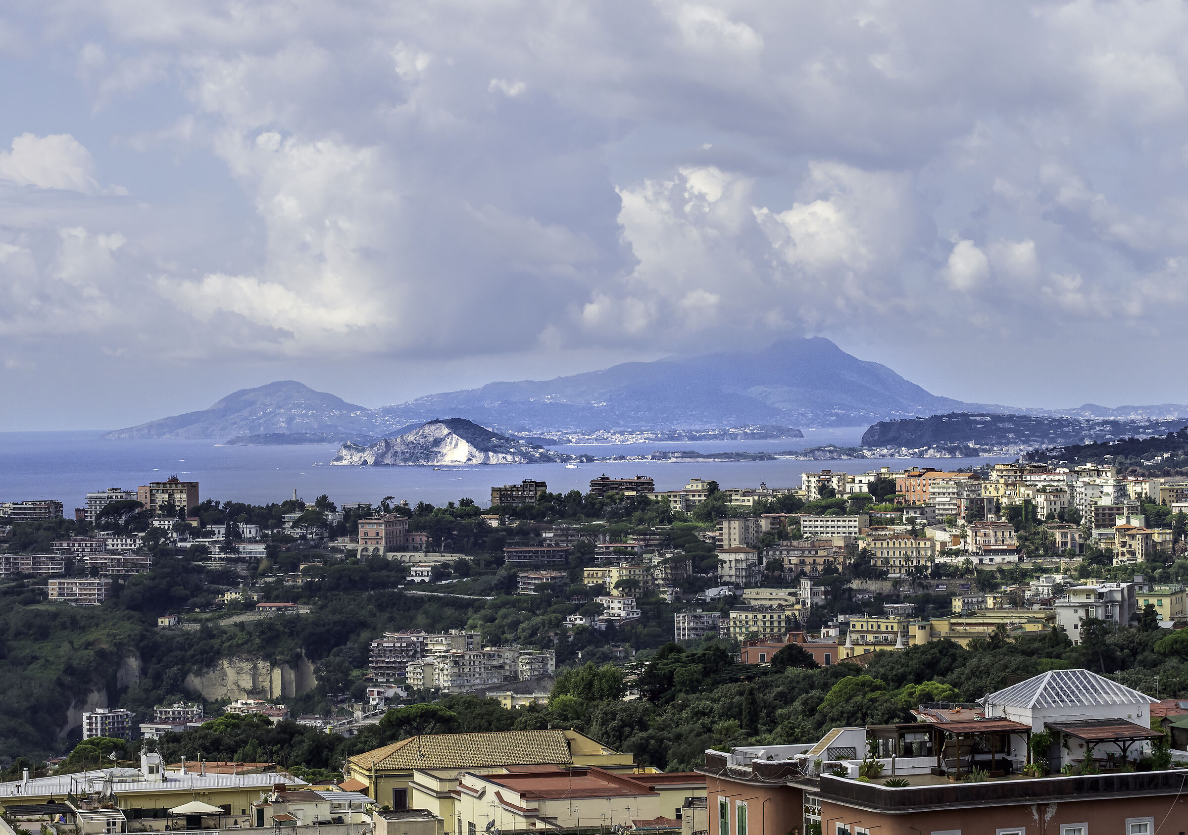 Vista su Capo Miseno, Procida, Ischia.