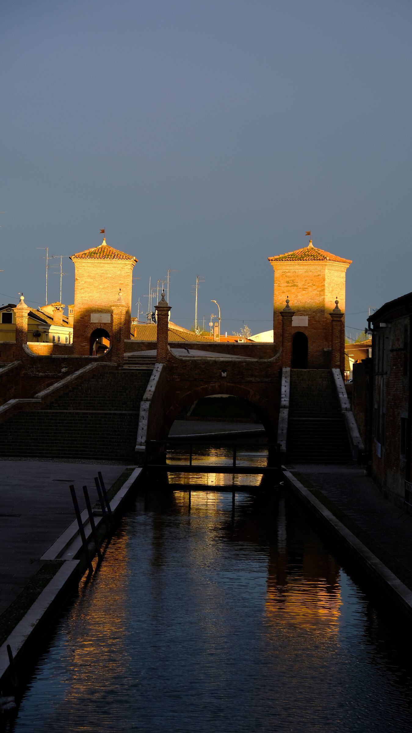 Comacchio: Trepponti at nightfall