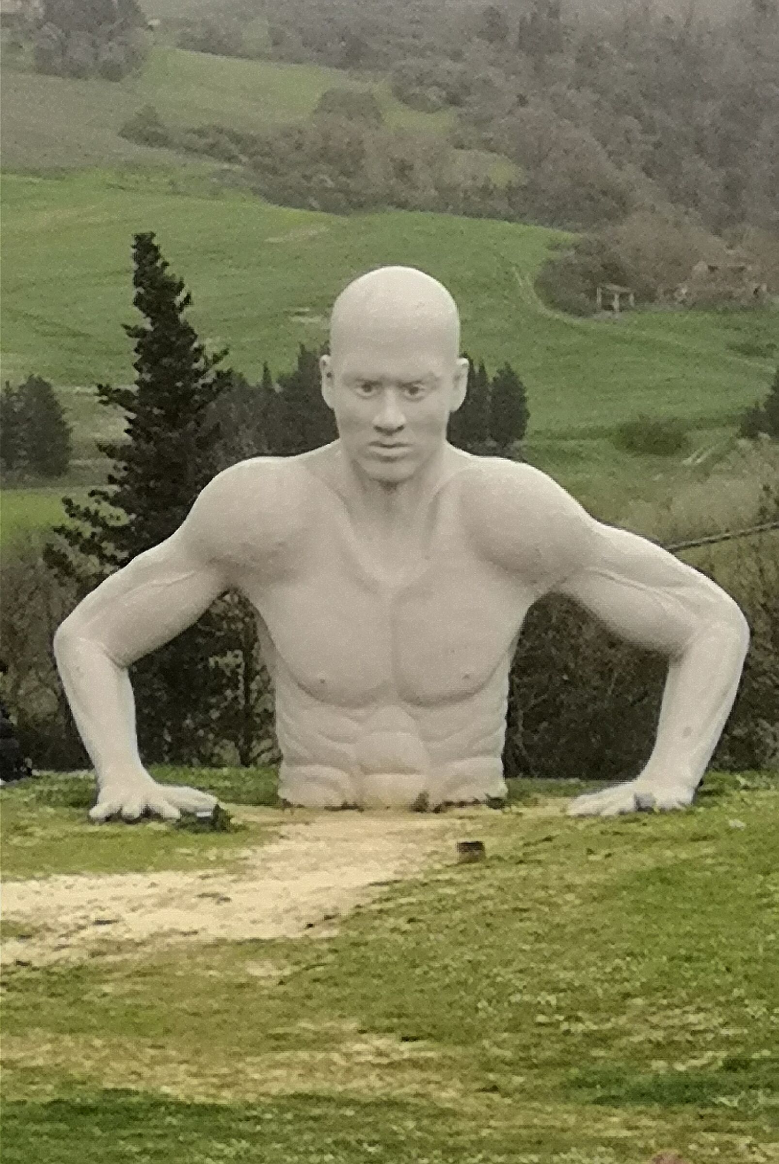 Peccioli - Il gigante di David Tremlett