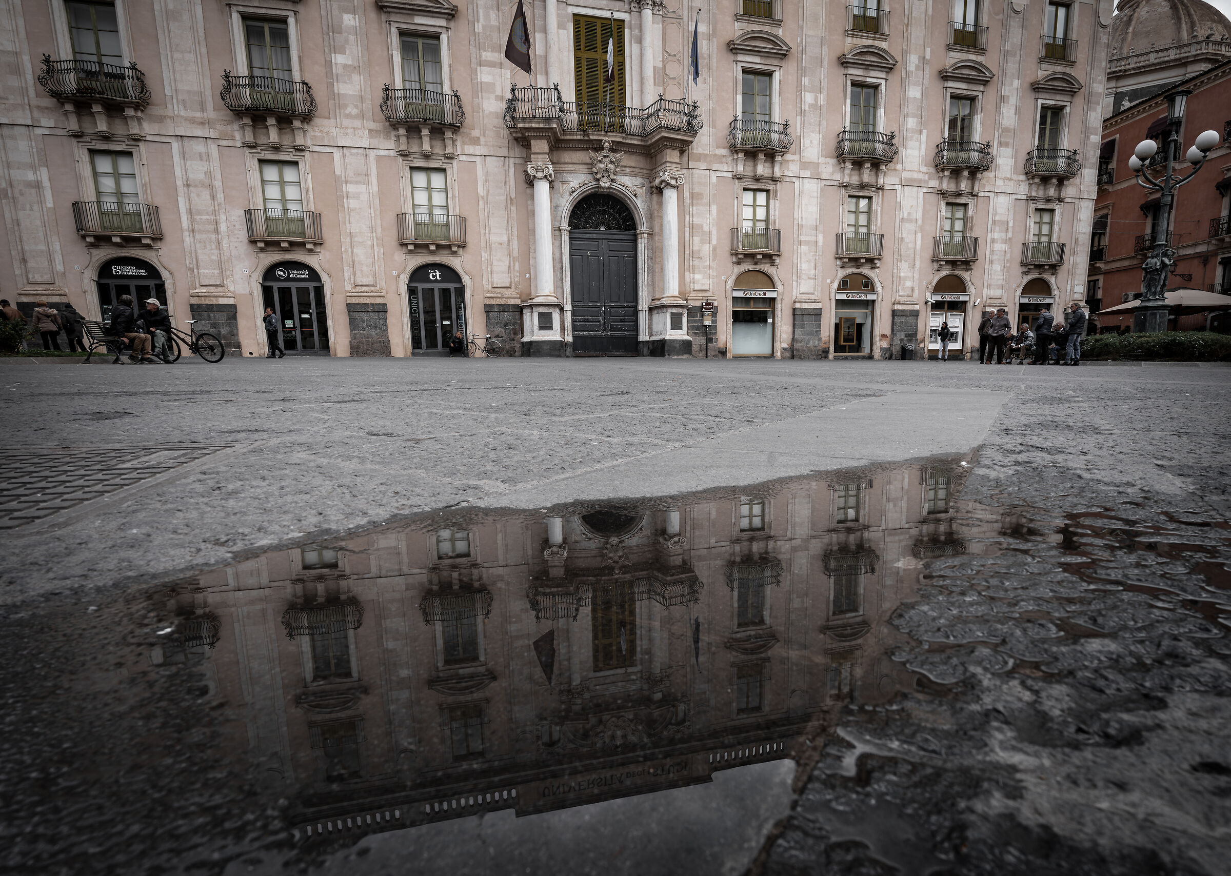 Riflesso in Piazza Università a Catania